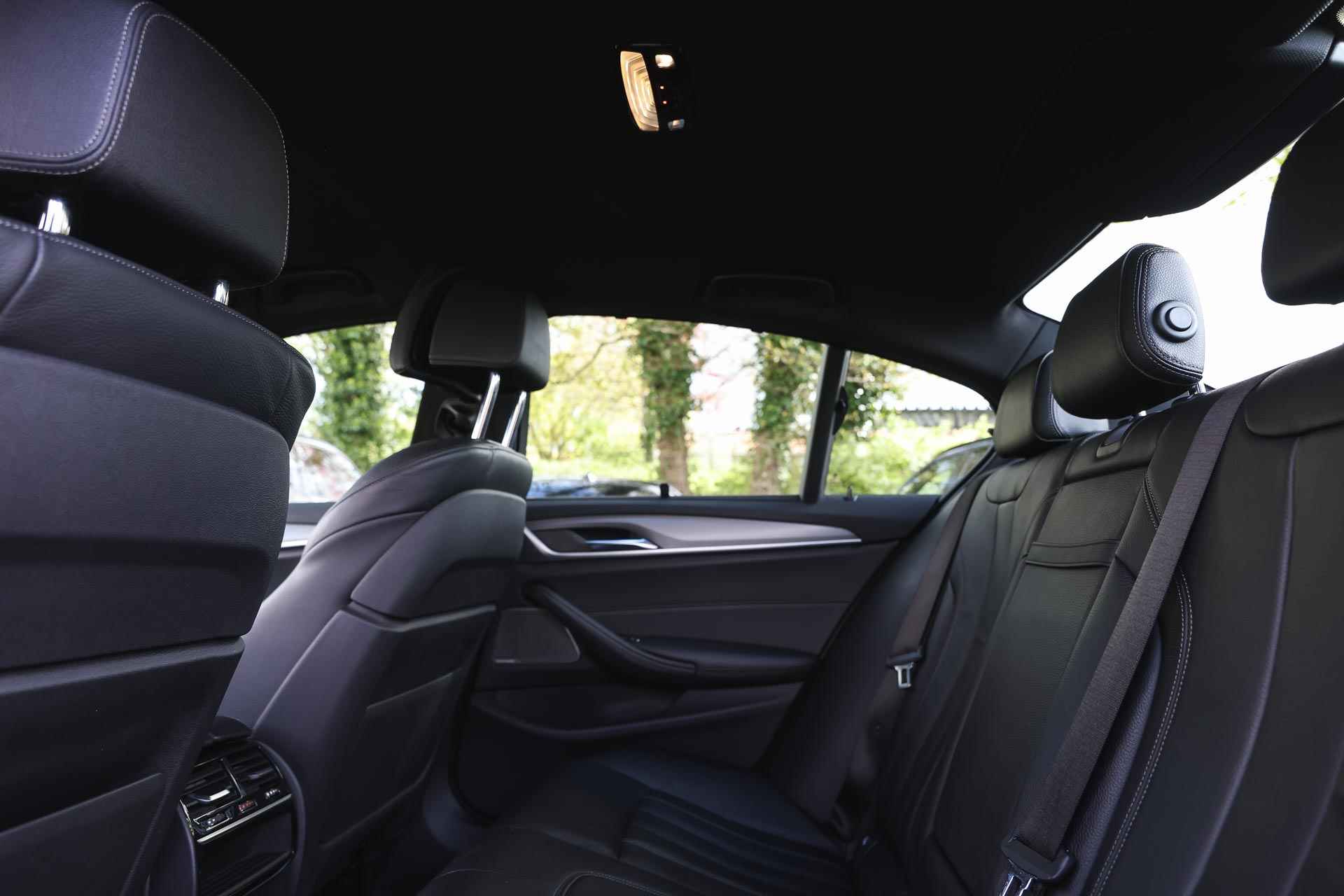 BMW 5 Serie 540i High Executive M Sport Automaat / Adaptieve LED / Achteruitrijcamera / Stoelventilatie / Soft Close / Adaptief onderstel / Head-Up / Apple CarPlay - 12/36