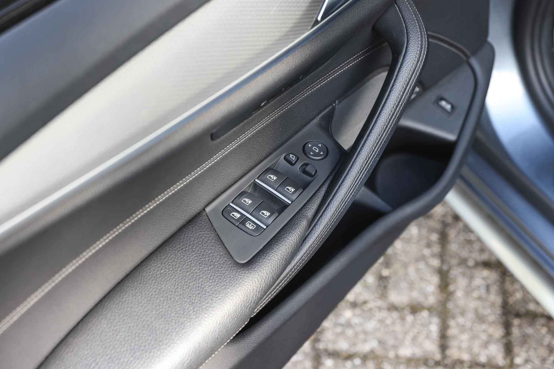 BMW 5 Serie 540i High Executive M Sport Automaat / Adaptieve LED / Achteruitrijcamera / Stoelventilatie / Soft Close / Adaptief onderstel / Head-Up / Apple CarPlay - 15/36