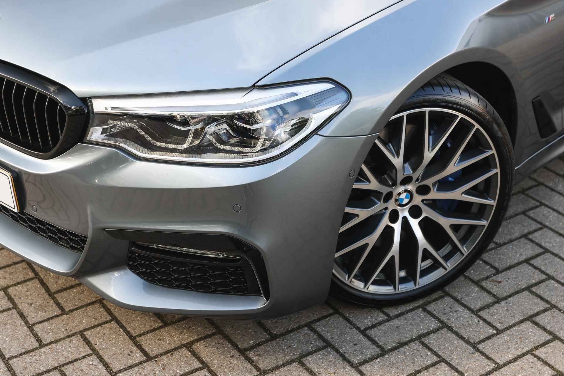 BMW 5 Serie 540i High Executive M Sport Automaat / Adaptieve LED / Achteruitrijcamera / Stoelventilatie / Soft Close / Adaptief onderstel / Head-Up / Apple CarPlay - 33/36
