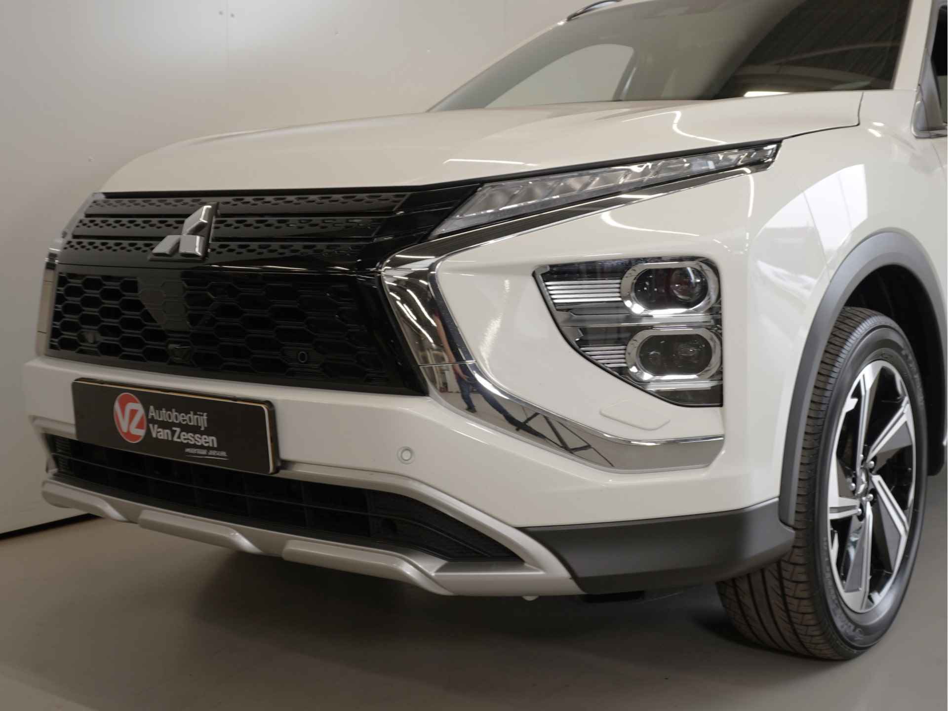 Mitsubishi Eclipse Cross 2.4 PHEV Intense+ | Navigatie | Apple Carplay / Android Auto | Fabrieksgarantie tot 18-09-2031 - 3/53