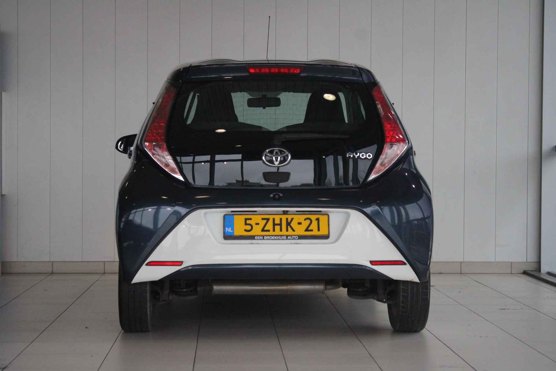 Toyota Aygo X-Play - 6/22