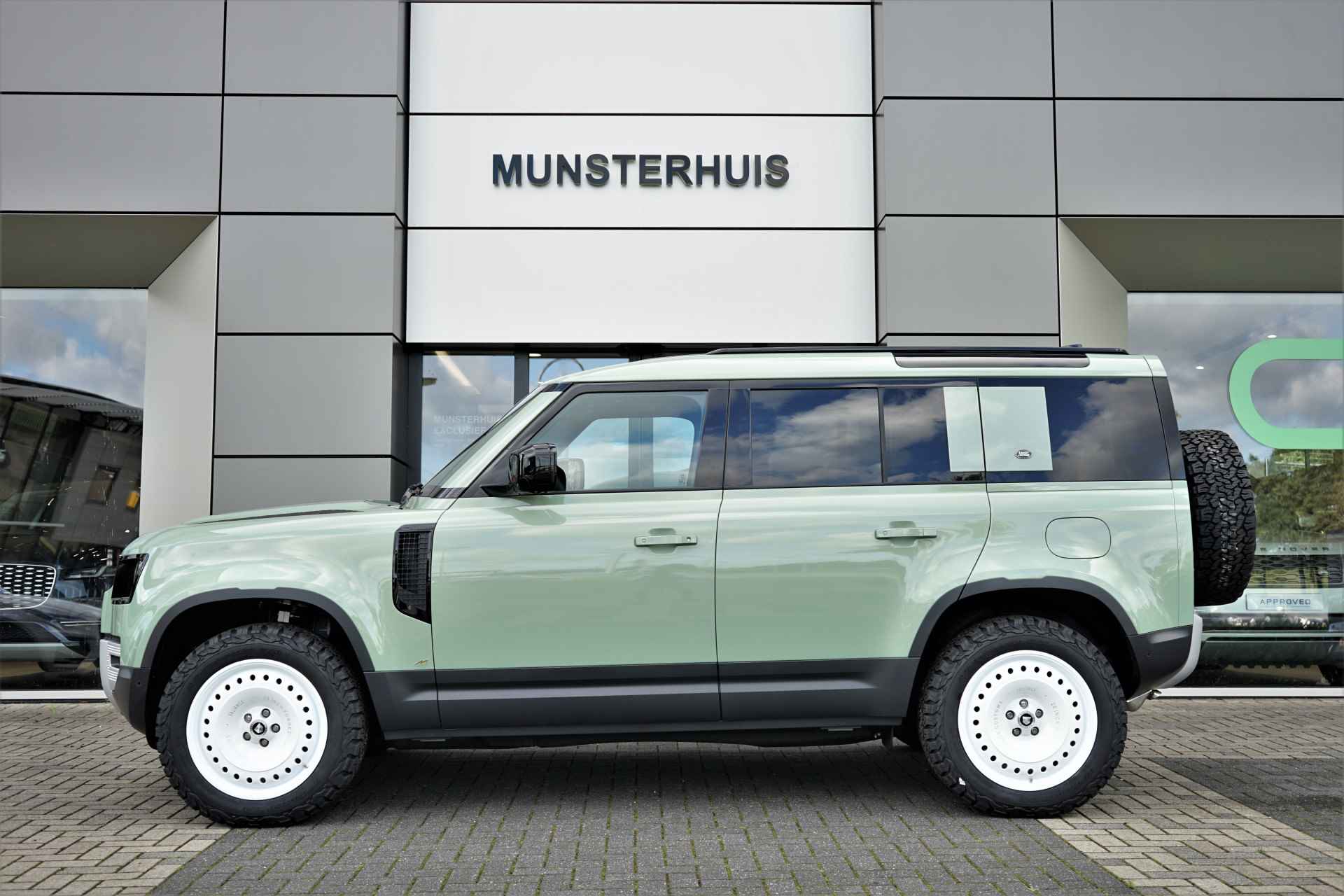 Land Rover Defender 2.0 P400e 110 75 Edition AWD | Limited Edition | 20" Heritage Customs wielen | Demo | - 6/43