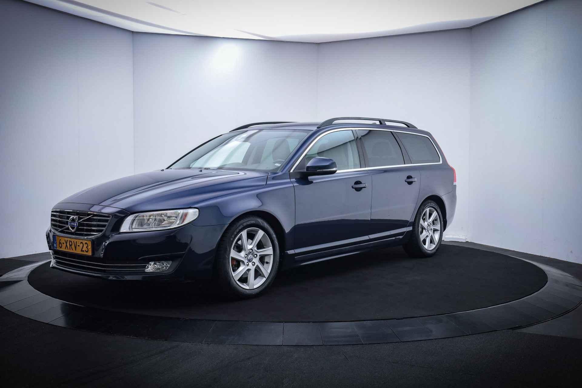 Volvo V70 1.6 D2 Momentum LEDER/NAVI/CLIMA/STOELVERW./AFN TREKHAAK/BLUETOOTH/PDC/LMV