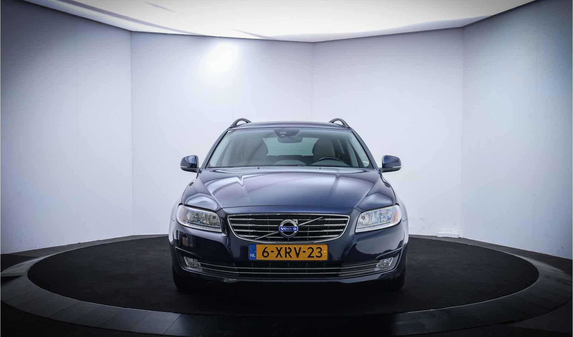 Volvo V70 1.6 D2 Momentum LEDER/NAVI/CLIMA/STOELVERW./AFN TREKHAAK/BLUETOOTH/PDC/LMV - 2/26