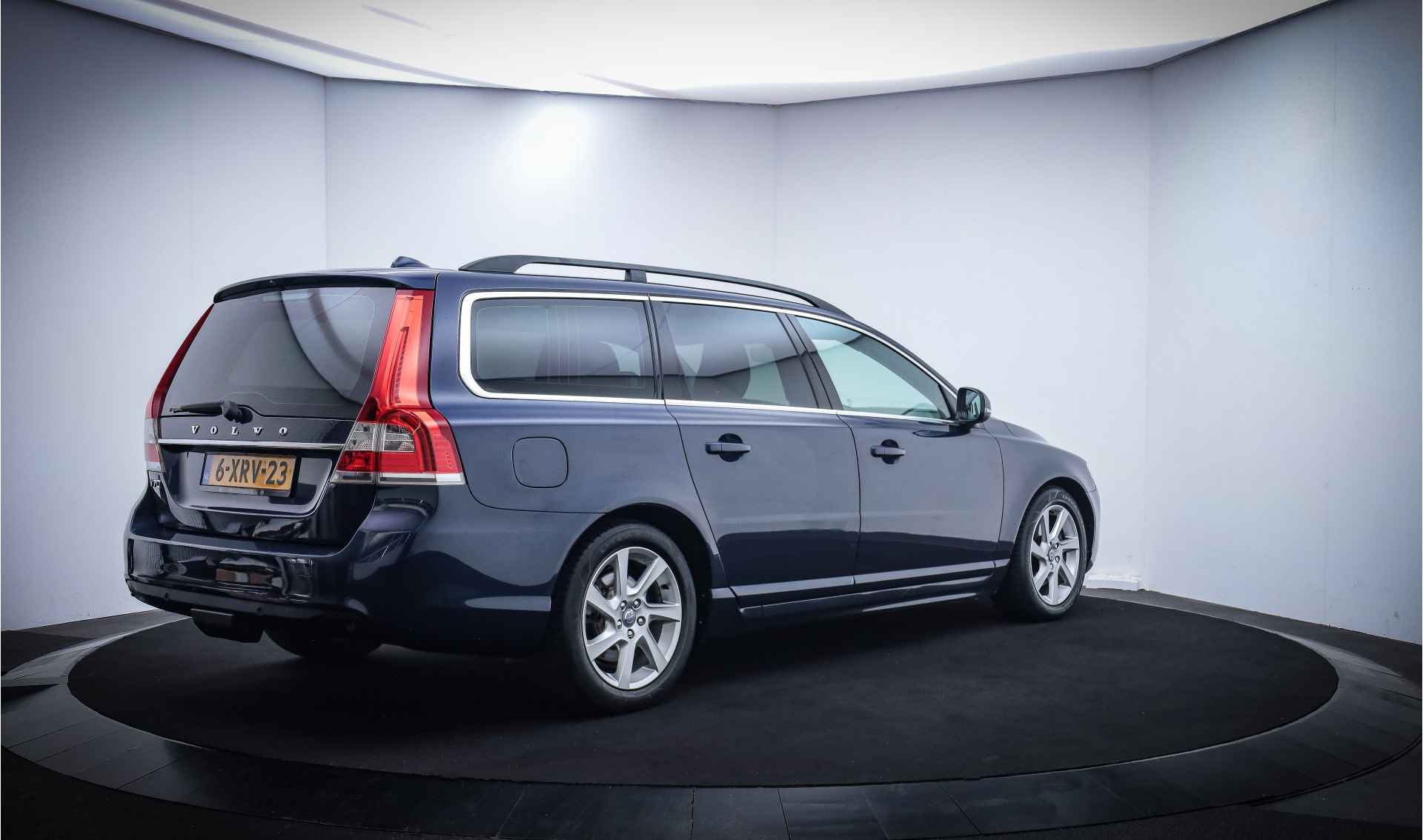 Volvo V70 1.6 D2 Momentum LEDER/NAVI/CLIMA/STOELVERW./AFN TREKHAAK/BLUETOOTH/PDC/LMV - 5/26