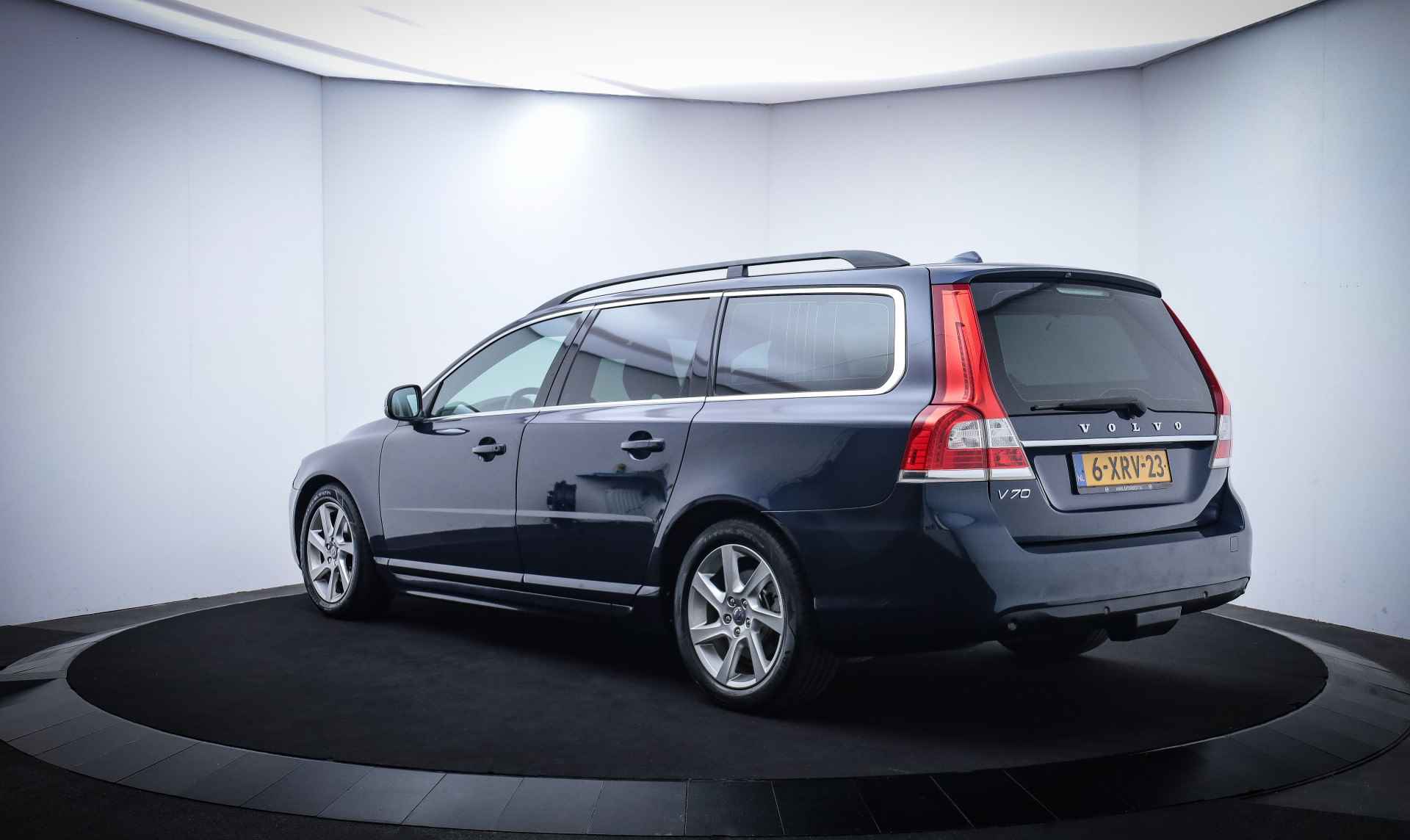 Volvo V70 1.6 D2 Momentum LEDER/NAVI/CLIMA/STOELVERW./AFN TREKHAAK/BLUETOOTH/PDC/LMV - 8/26