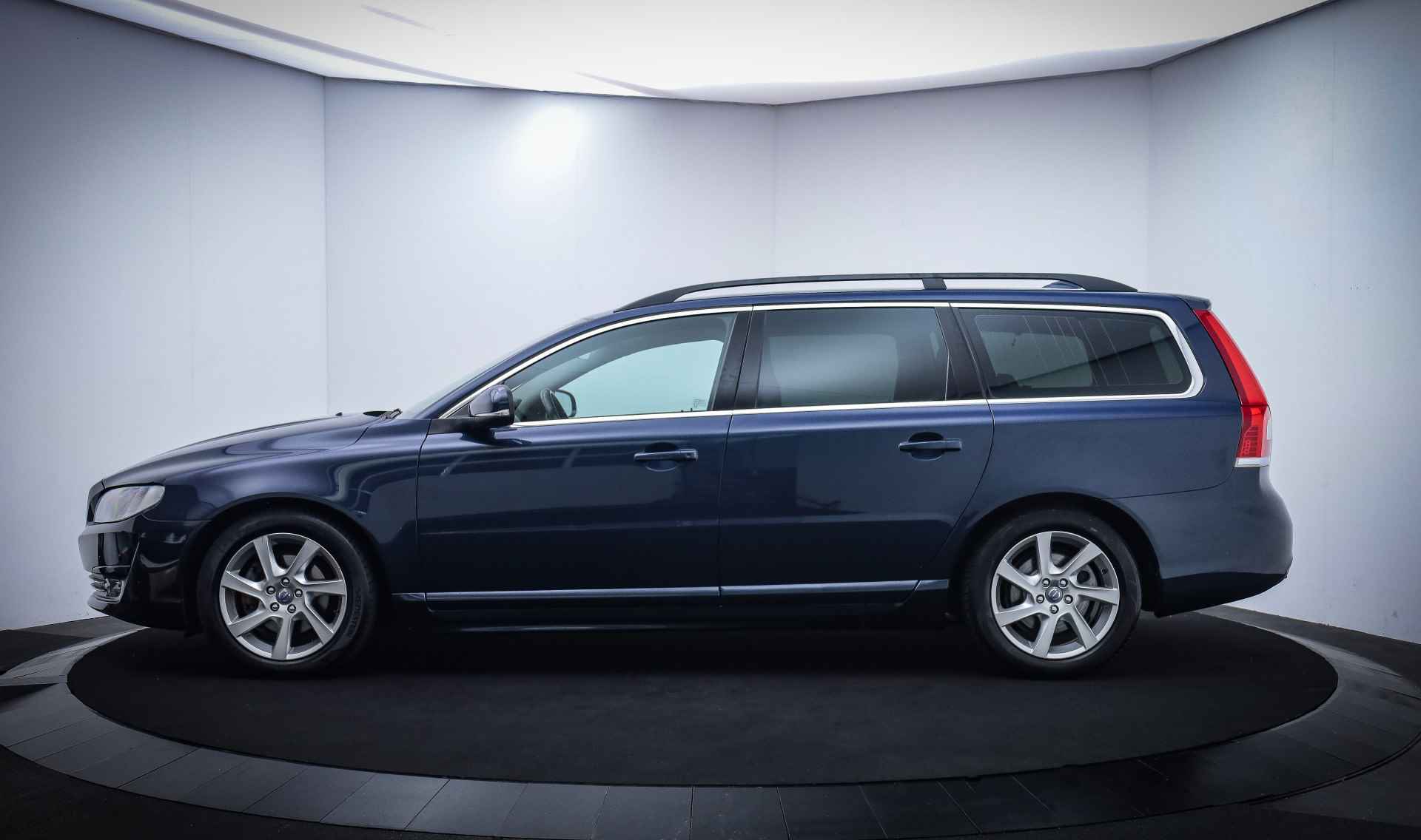 Volvo V70 1.6 D2 Momentum LEDER/NAVI/CLIMA/STOELVERW./AFN TREKHAAK/BLUETOOTH/PDC/LMV - 12/26