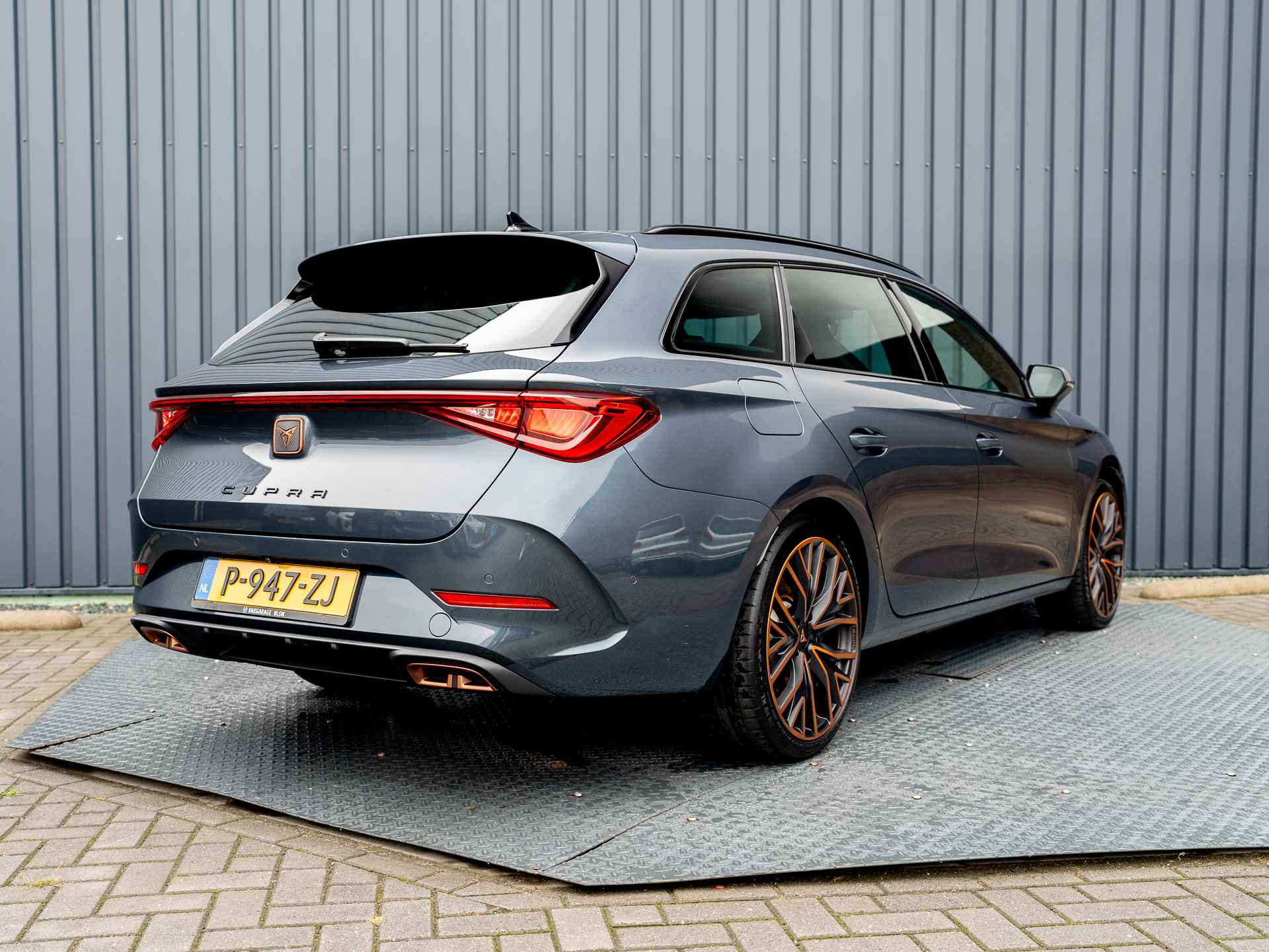 CUPRA Leon Sportstourer 1.4 e-Hybrid VZ Performance | Panodak | Camera | Prijs Rijklaar!! - 24/60