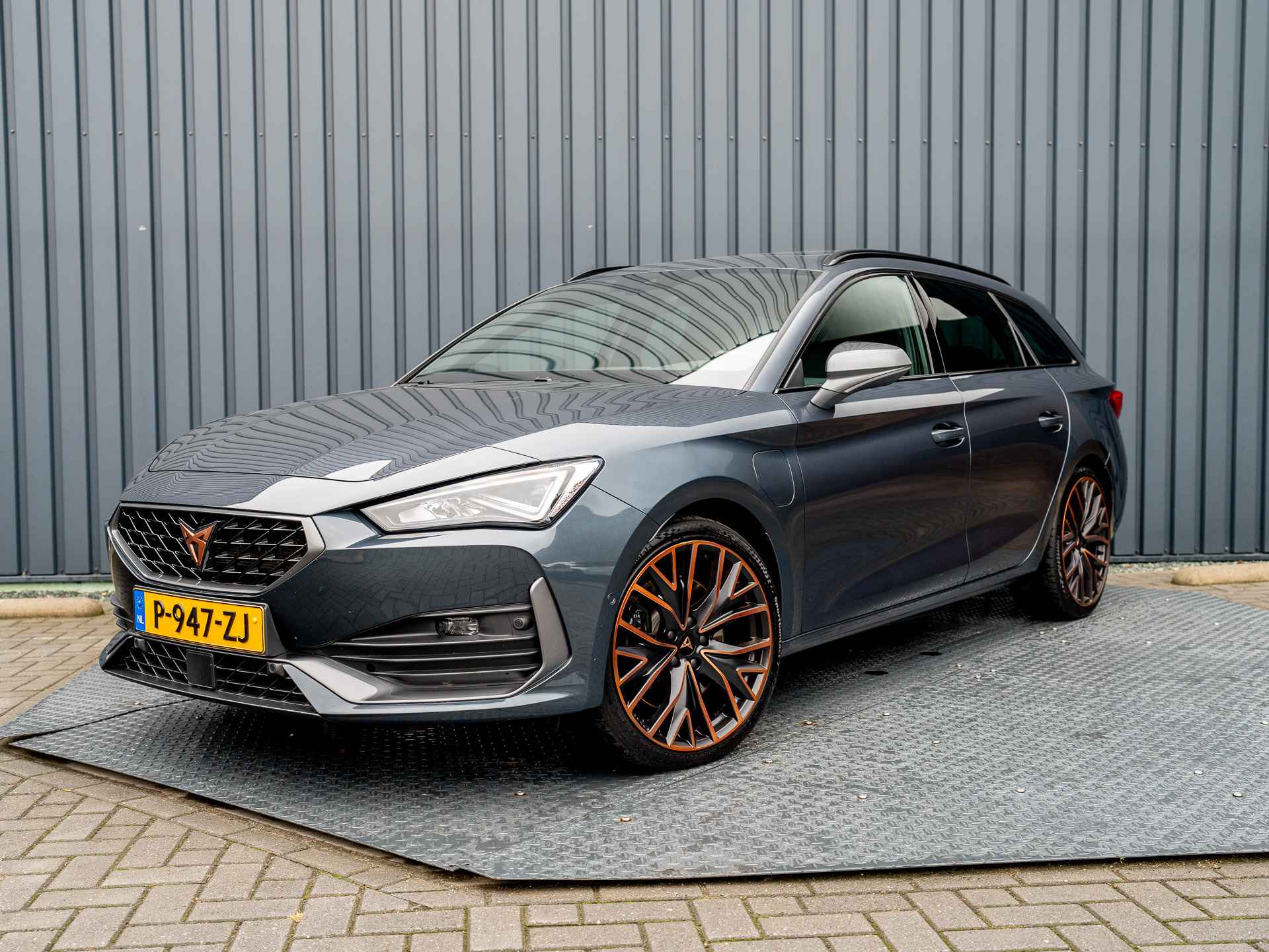 CUPRA Leon Sportstourer 1.4 e-Hybrid VZ Performance | Panodak | Camera | Prijs Rijklaar!! - 60/60