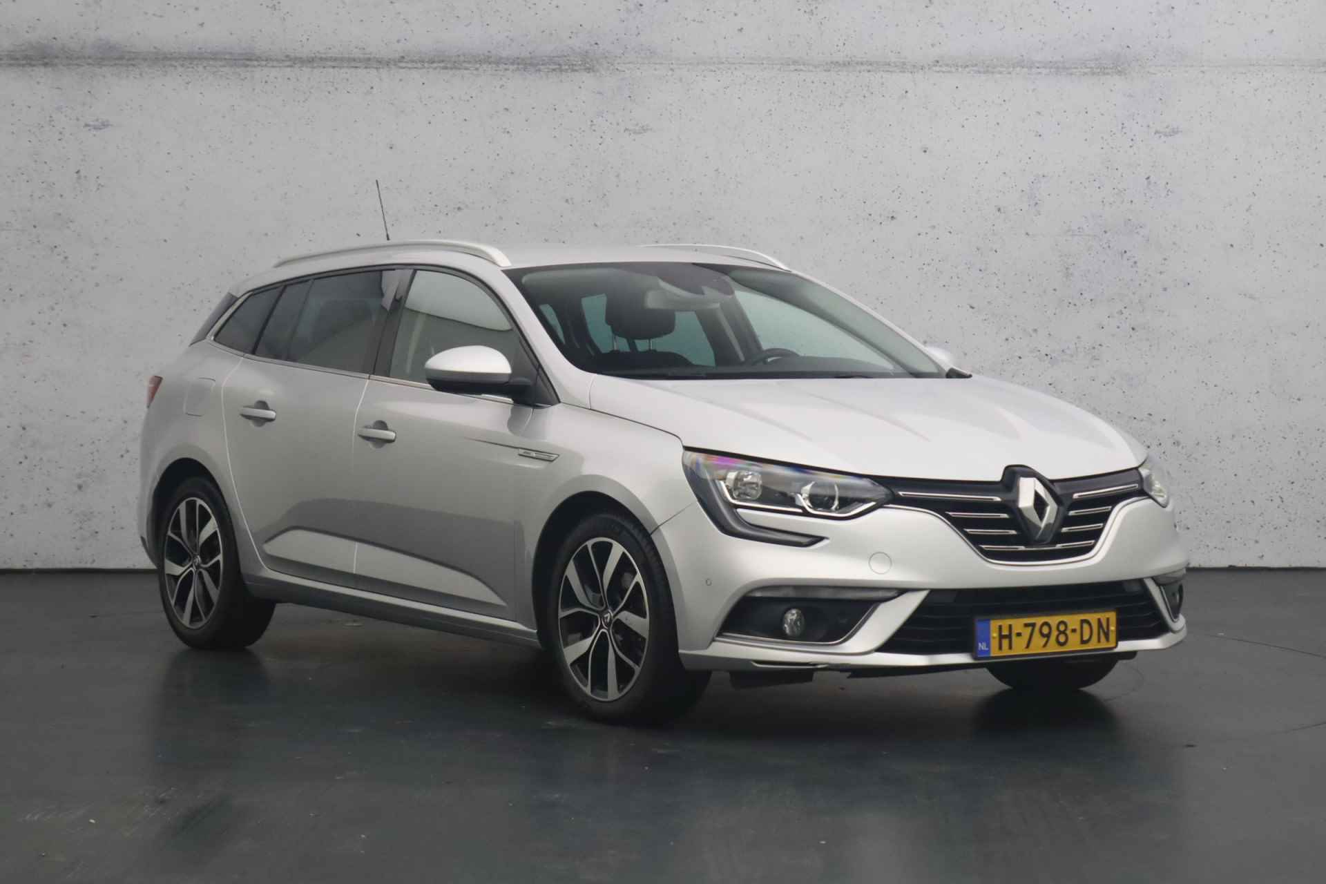 Renault Mégane Estate 1.3 TCe Bose | Camera | Airco | Apple Carplay | Cruise control | Navigatie | Parkeersensoren - 25/29