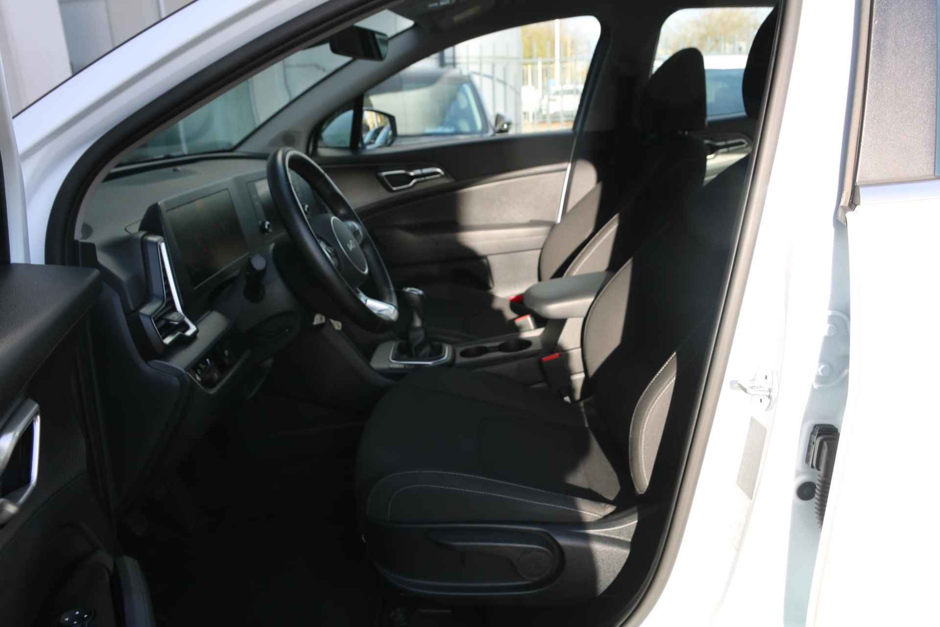 Kia Sportage 1.6 T-GDi MHEV DynamicLine | Airco | Camera | Stuurverwarming | Stoelverwarming | LM Velgen | Parkeersensor voor en achter | Cruise Control | Android auto / Apple Carplay | - 17/27