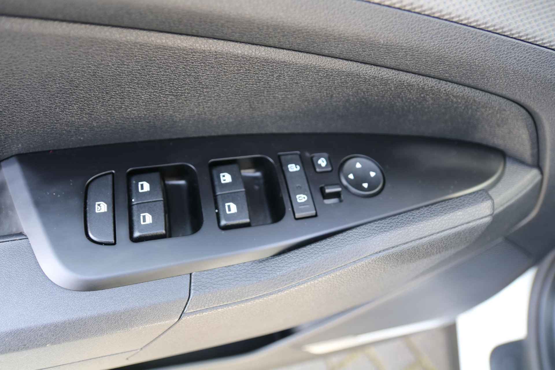 Kia Sportage 1.6 T-GDi MHEV DynamicLine | Airco | Camera | Stuurverwarming | Stoelverwarming | LM Velgen | Parkeersensor voor en achter | Cruise Control | Android auto / Apple Carplay | - 25/27