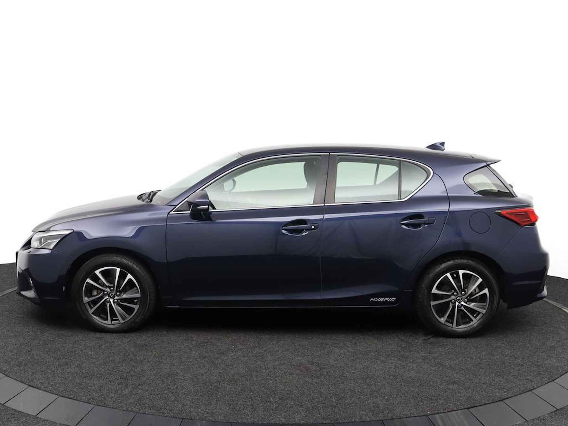 Lexus CT 200h Ultimate Edition | Adaptive Cruise Control | Lane Assist | Premium navigatie | Parkeersensoren voor & achter - 3/44