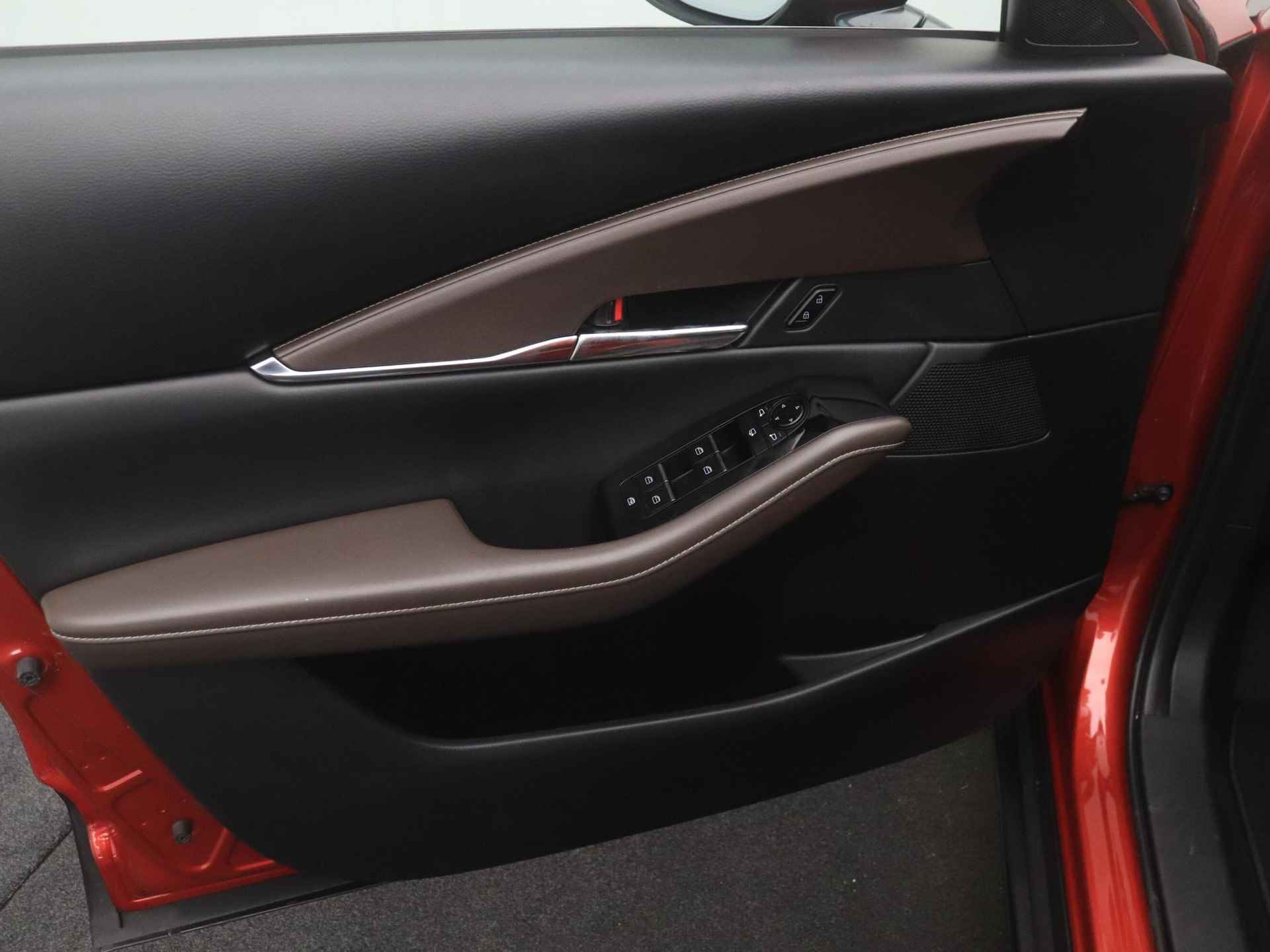 Mazda CX-30 2.0 SkyActiv-G Comfort met leer pakket en afneembare trekhaak : dealer onderhouden - 12/44
