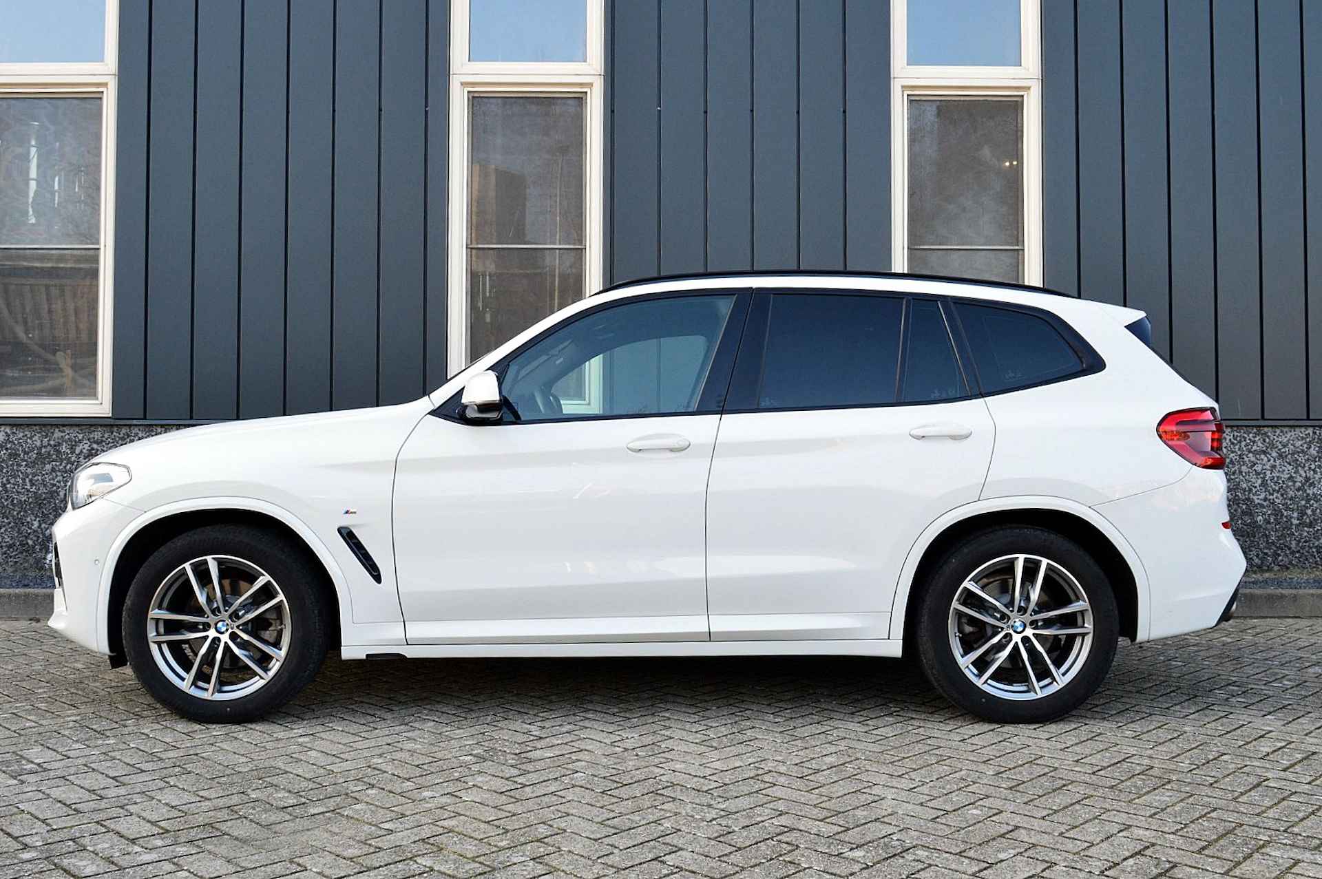 BMW X3 xDrive20i M-Sport Rijklaarprijs-Garantie Leder sport Interieur Led Panorama dak - 2/42