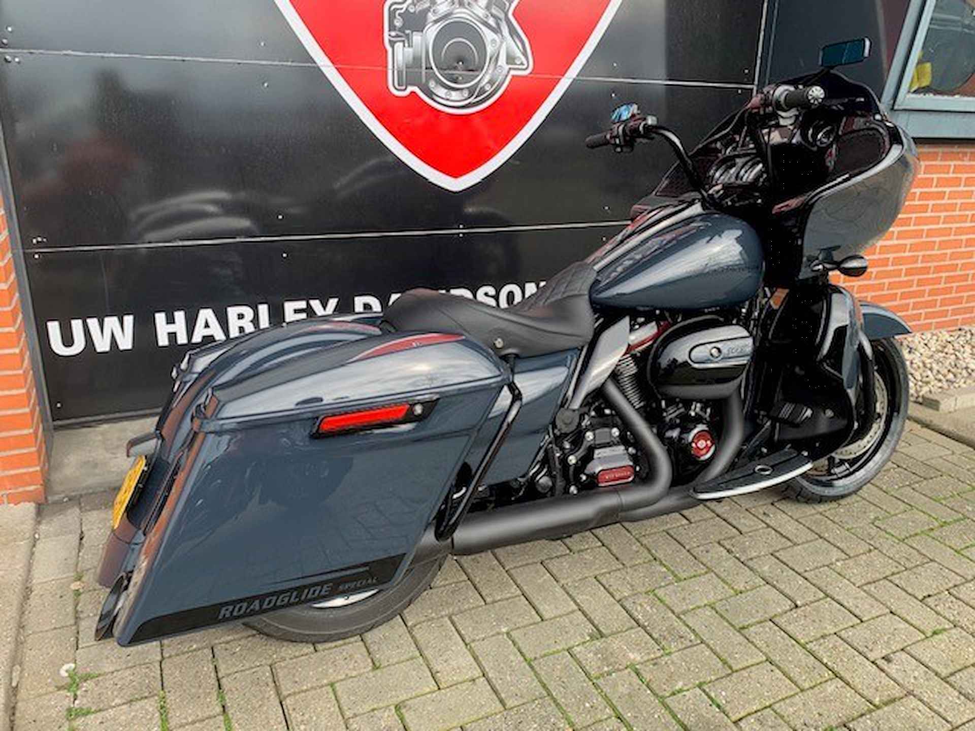 Harley-Davidson FLTRXS ROADGLIDE SPECIAL ROAD - 4/17