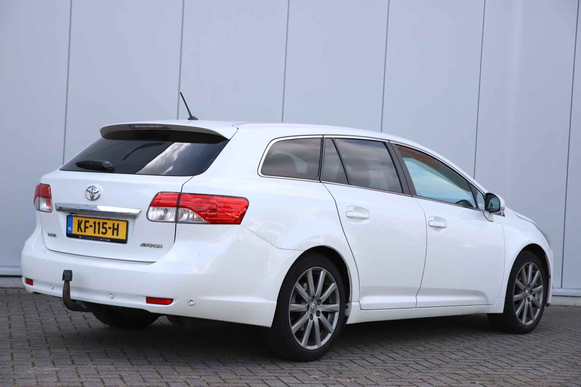 Toyota Avensis wagon 1.8 VVTi Dynamic Business Panoramadak | Trekhaak | Camera | Climate control | Cruise control | Stoelverwarming - 22/28