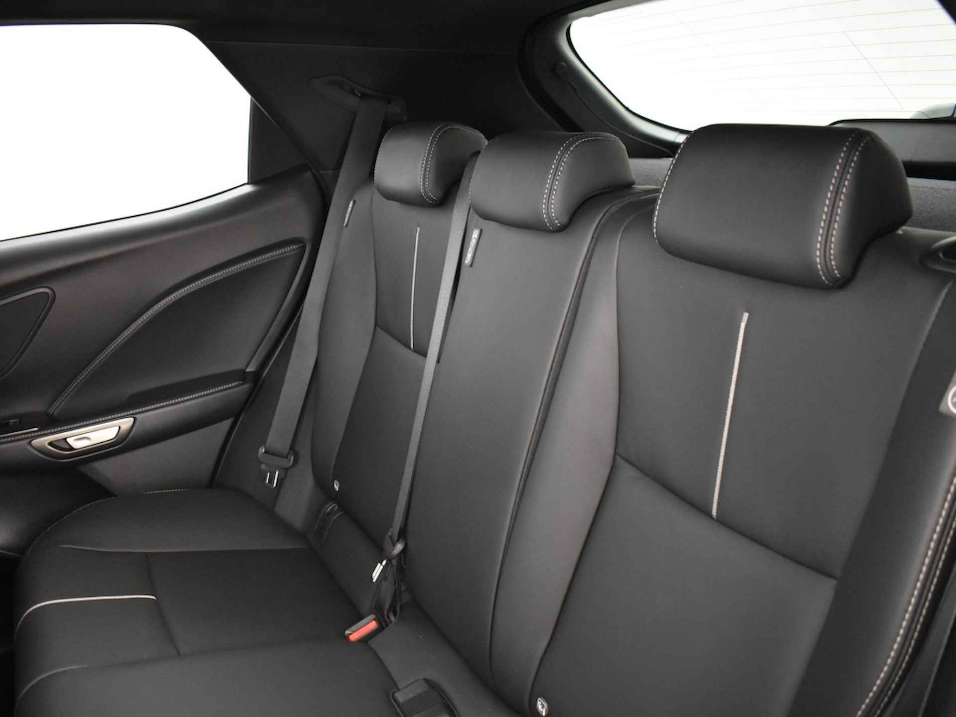 Lexus LBX Relax 2WD | Advanced Pack | Mark Levinson | HUD - 13/38
