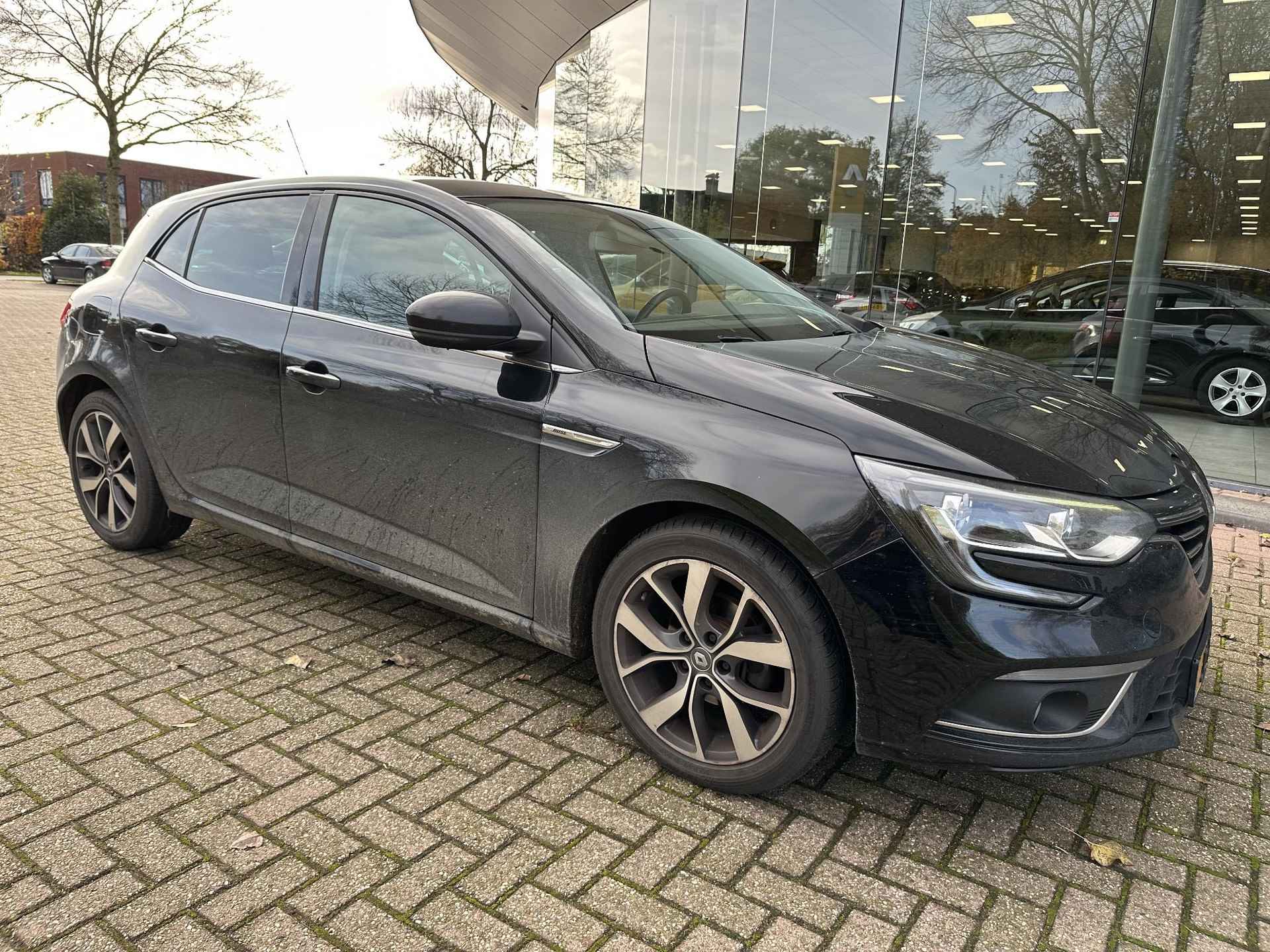 Renault Mégane 1.2 TCe 130 Bose | Trekhaak | NL-auto + dealer onderhouden! | PDC | Navi 8,7" | Clima | Cruise | LM velgen 17" - 6/22