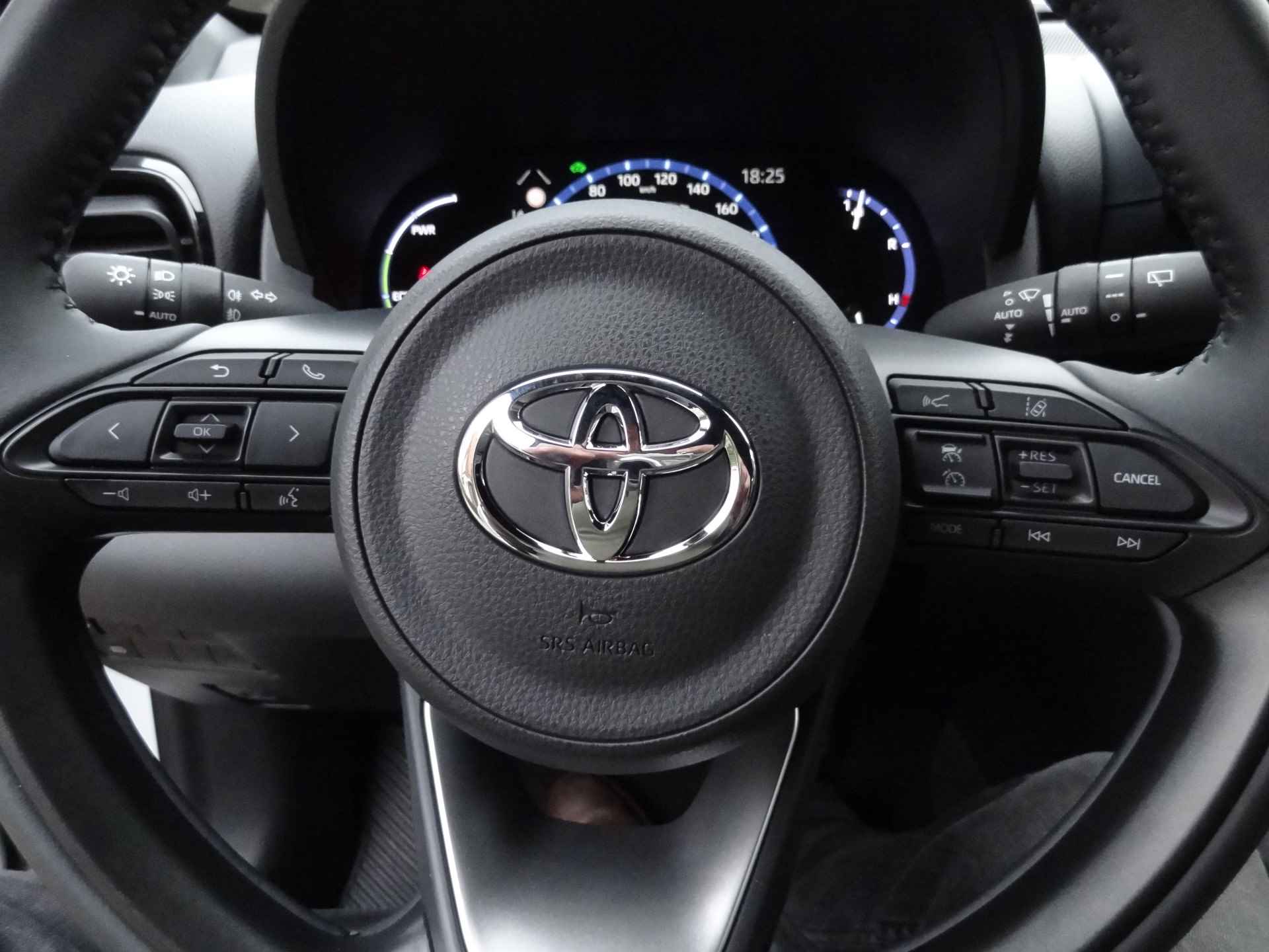 Toyota Yaris Cross 1.5 Hybrid Style panoramadak / elektr.achterklep / stoelverwarming - 21/32