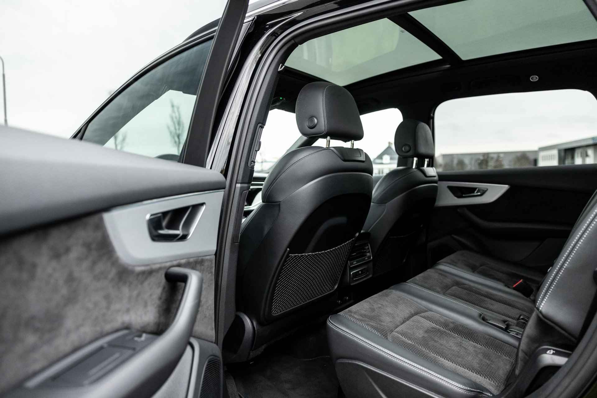 Audi Q7 55 TFSI e quattro Pro Line S | 380PK | Panoramadak | Matrix LED | B&O Audio | Sportstoelen | Privacy Glass | 21" Lichtmetaal | S-Line | - 17/60