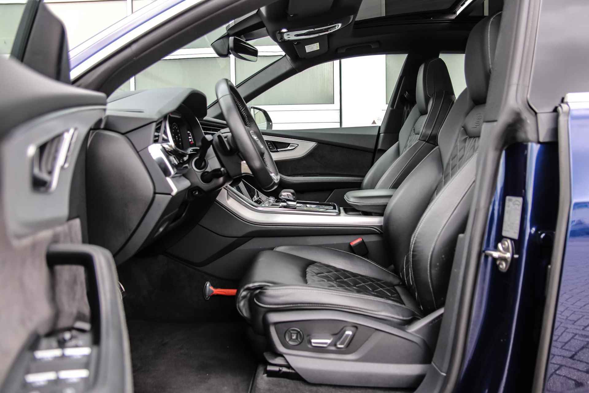 Audi Q8 55 TFSI 340pk Quattro S-Line Edition | Vierwielbesturing | Panoramadak | S-Sportstoelen - 25/52