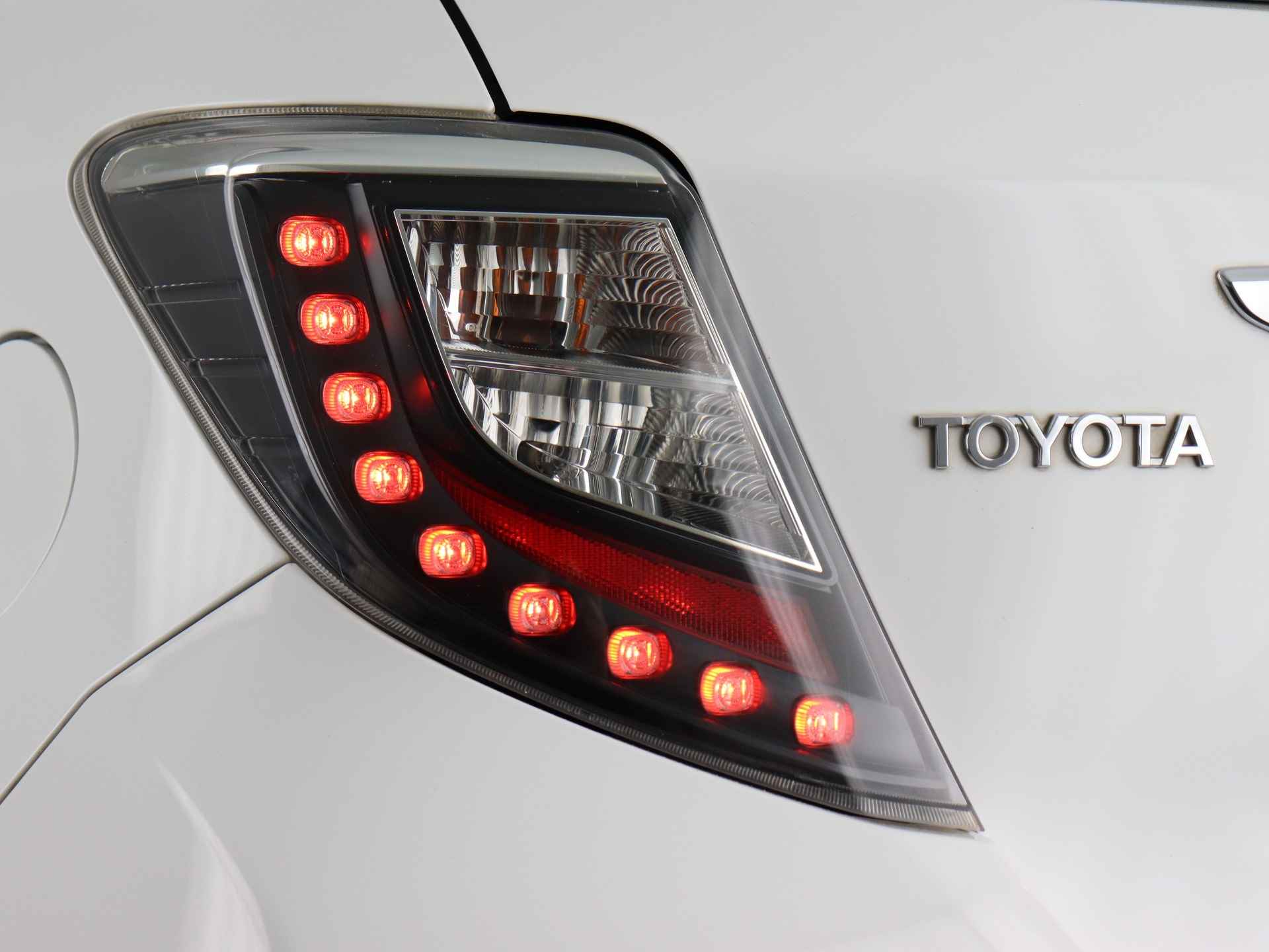 Toyota Yaris 1.5 Full Hybrid Aspiration (NL-Auto / Climate / Cruise / Navi / Camera) - 33/53