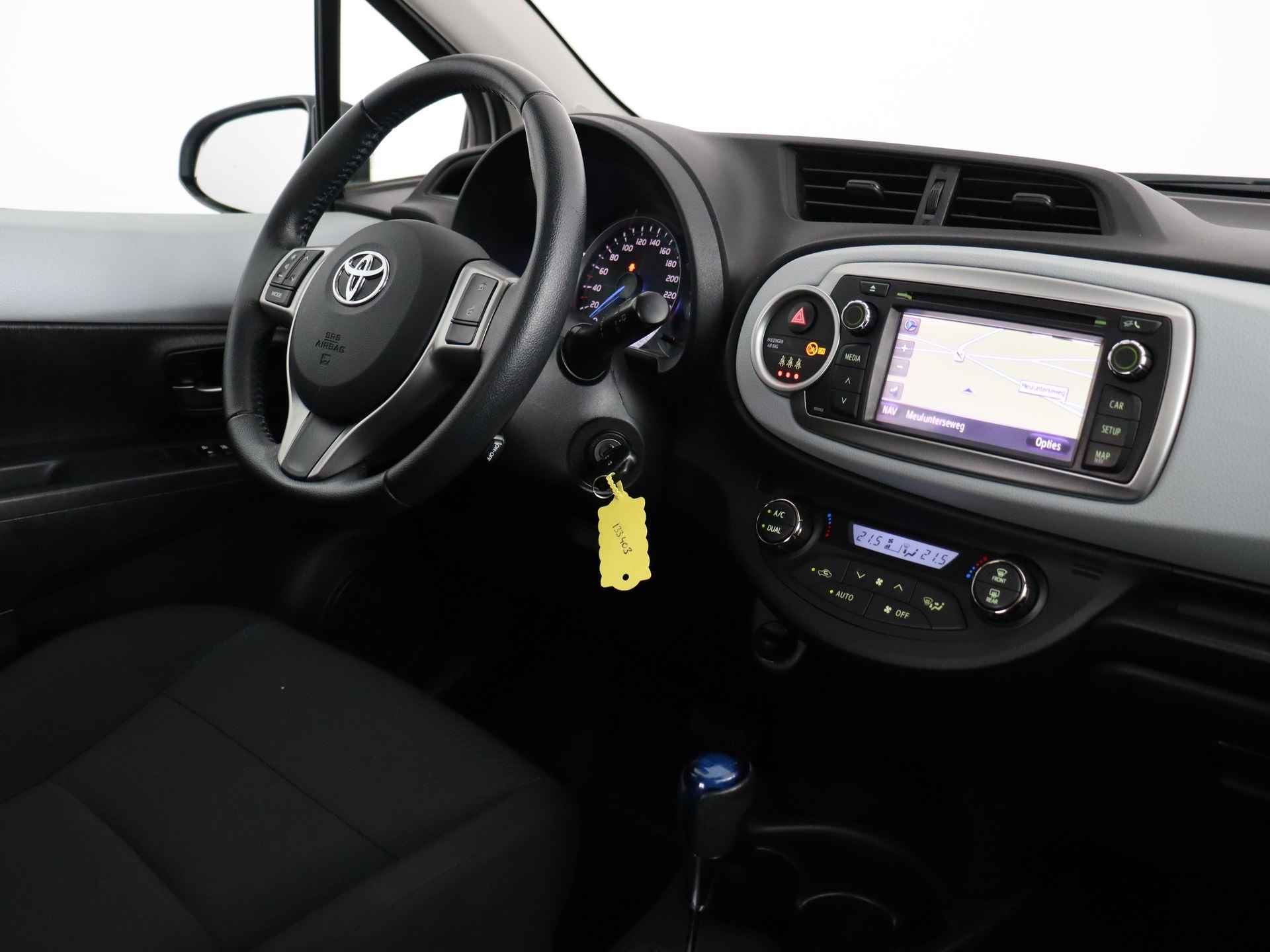 Toyota Yaris 1.5 Full Hybrid Aspiration (NL-Auto / Climate / Cruise / Navi / Camera) - 44/53