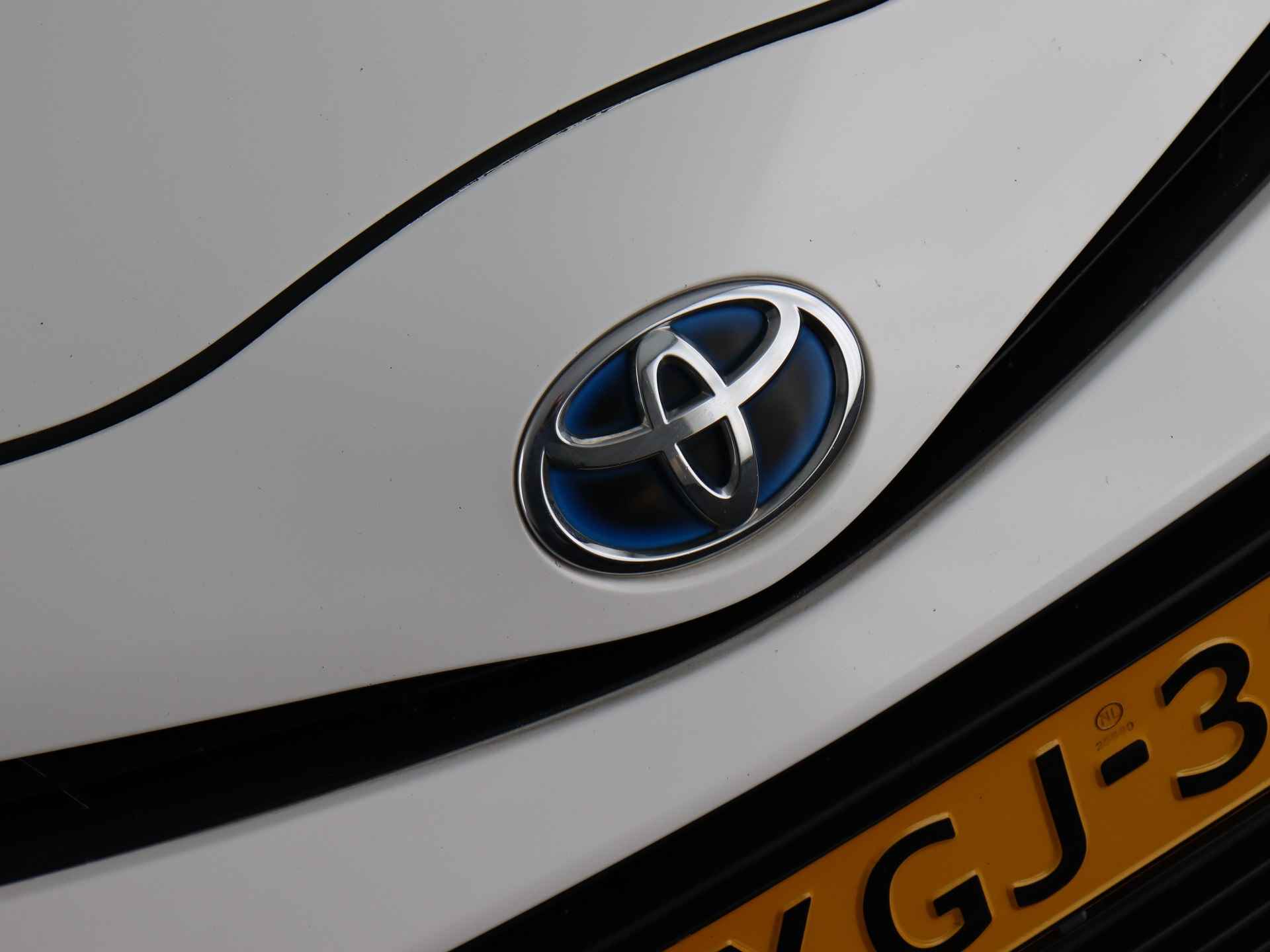Toyota Yaris 1.5 Full Hybrid Aspiration (NL-Auto / Climate / Cruise / Navi / Camera) - 48/53