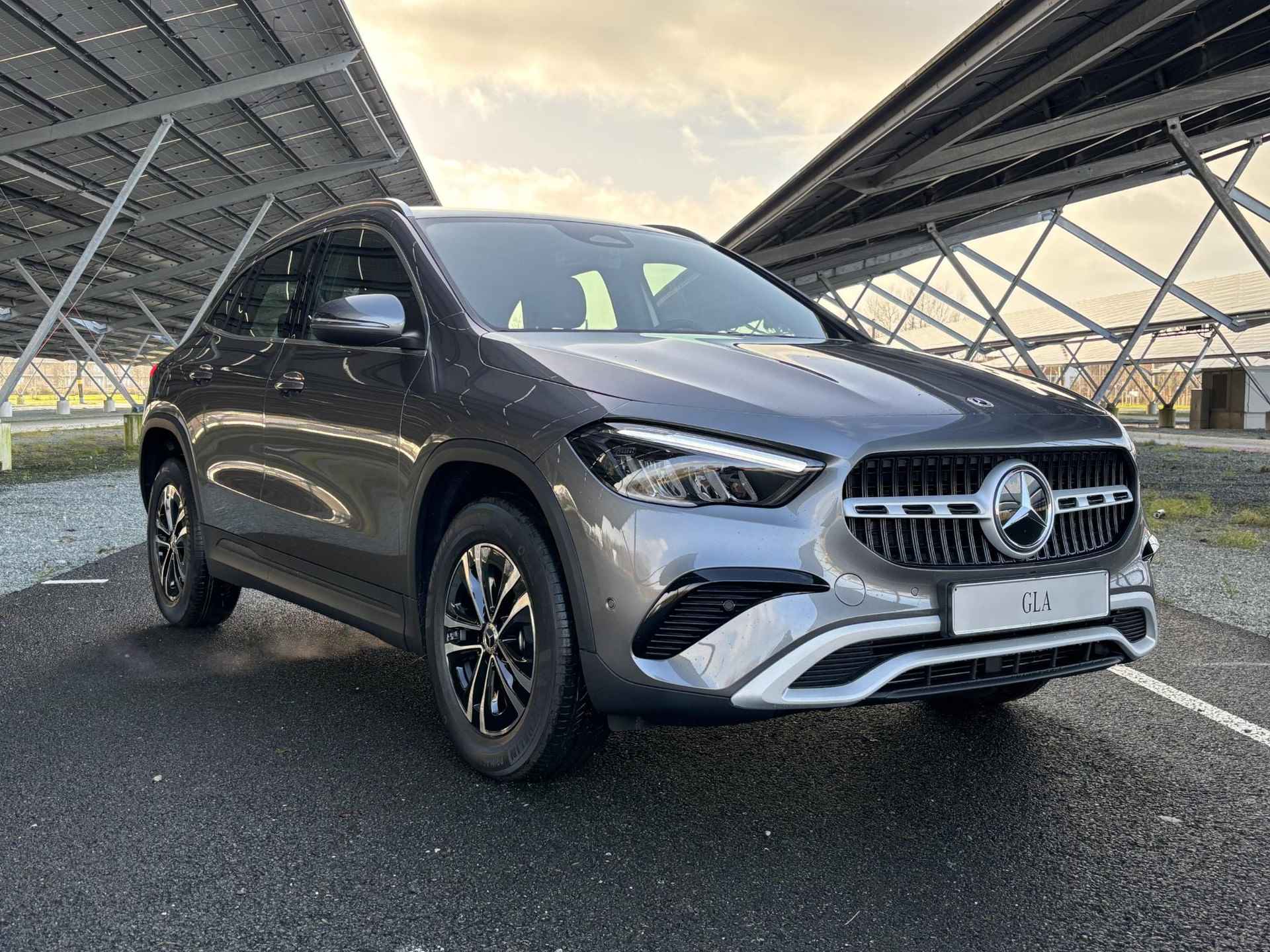 Mercedes-Benz GLA-Klasse 250 e Star Edition | Achteruitrijcamera | Parktronic | Easypack-achterklep | Stoelverwarming | - 4/33