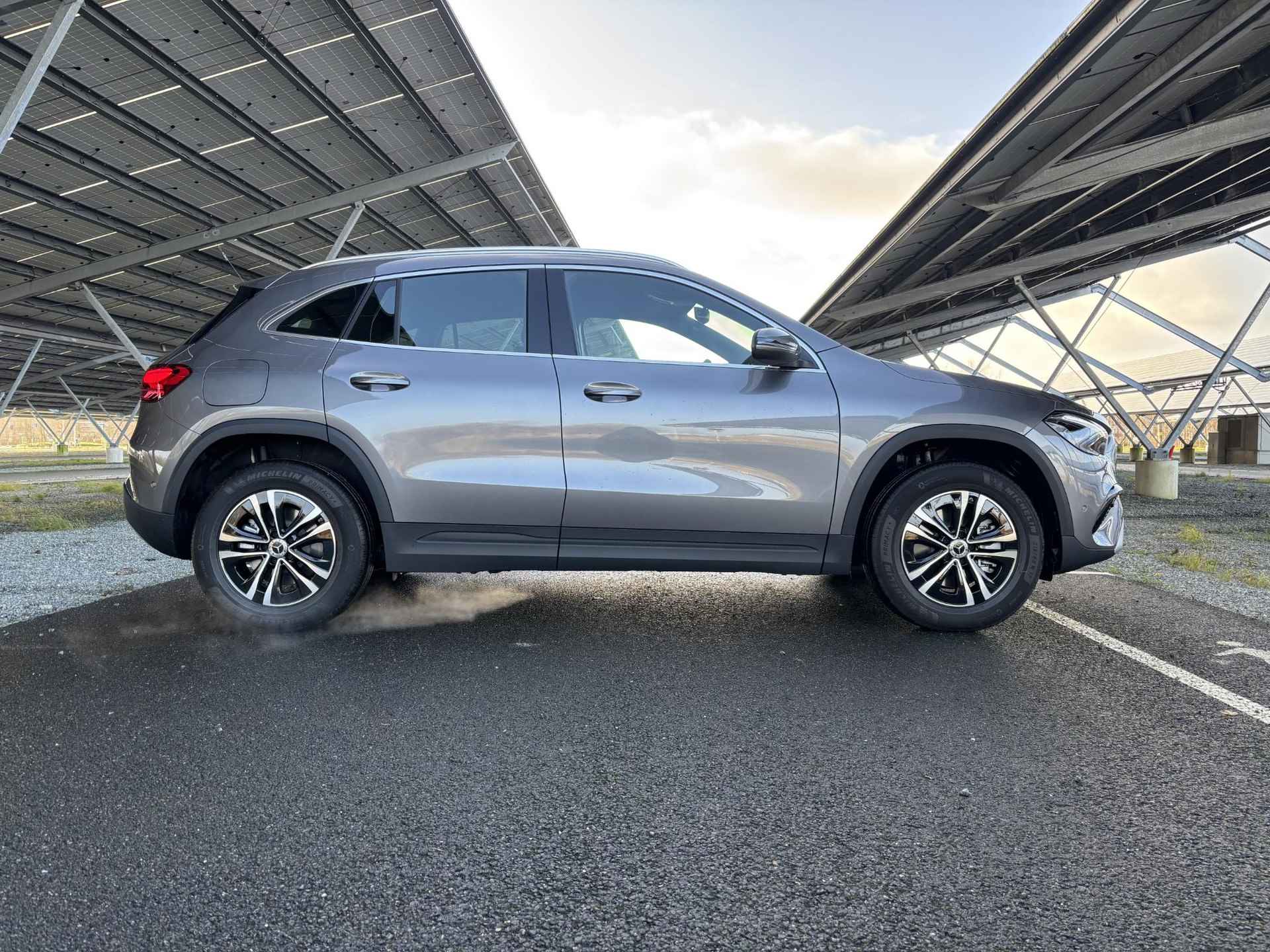 Mercedes-Benz GLA-Klasse 250 e Star Edition | Achteruitrijcamera | Parktronic | Easypack-achterklep | Stoelverwarming | - 5/33