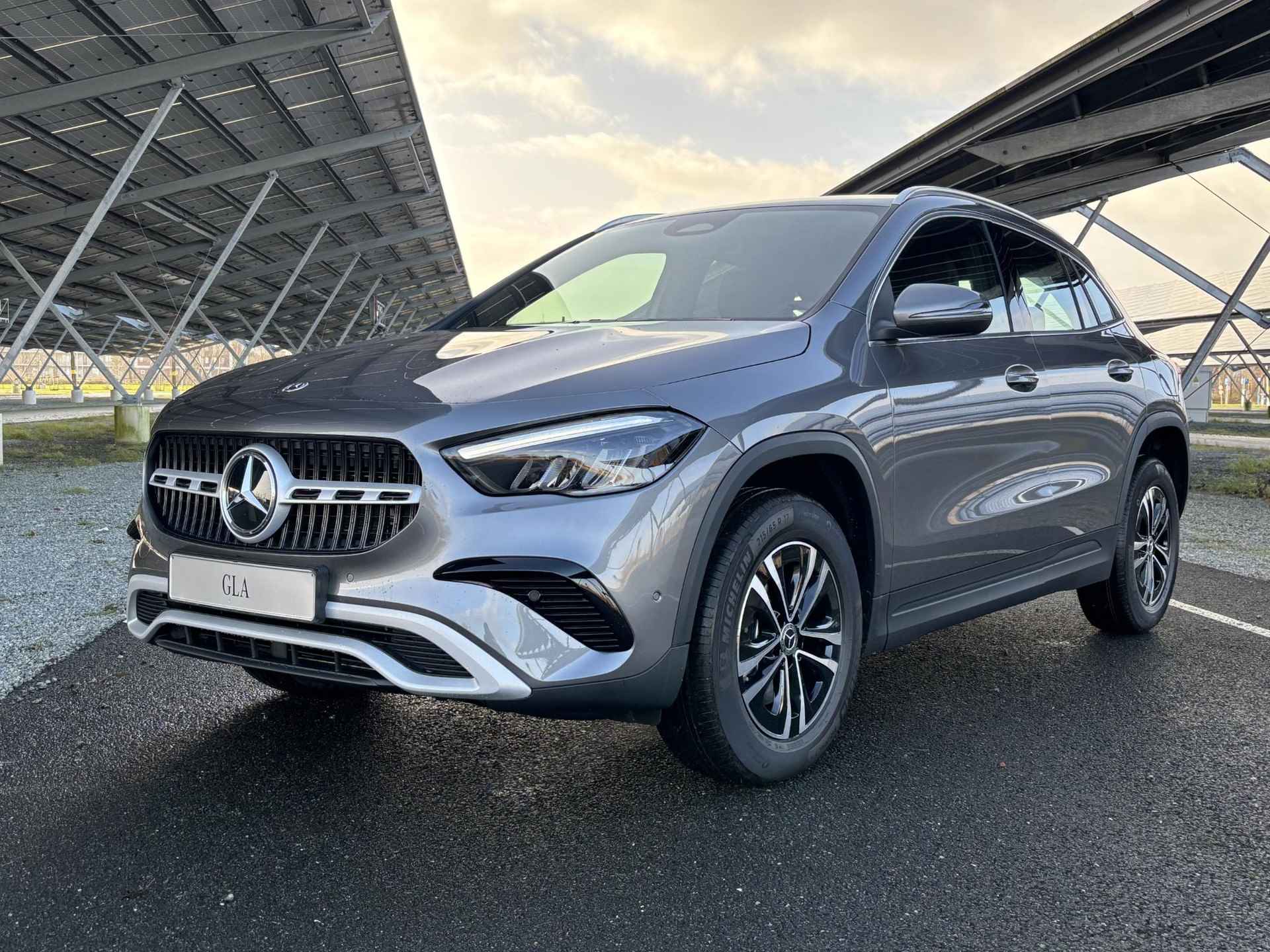 Mercedes-Benz GLA-Klasse 250 e Star Edition | Achteruitrijcamera | Parktronic | Easypack-achterklep | Stoelverwarming | - 10/33