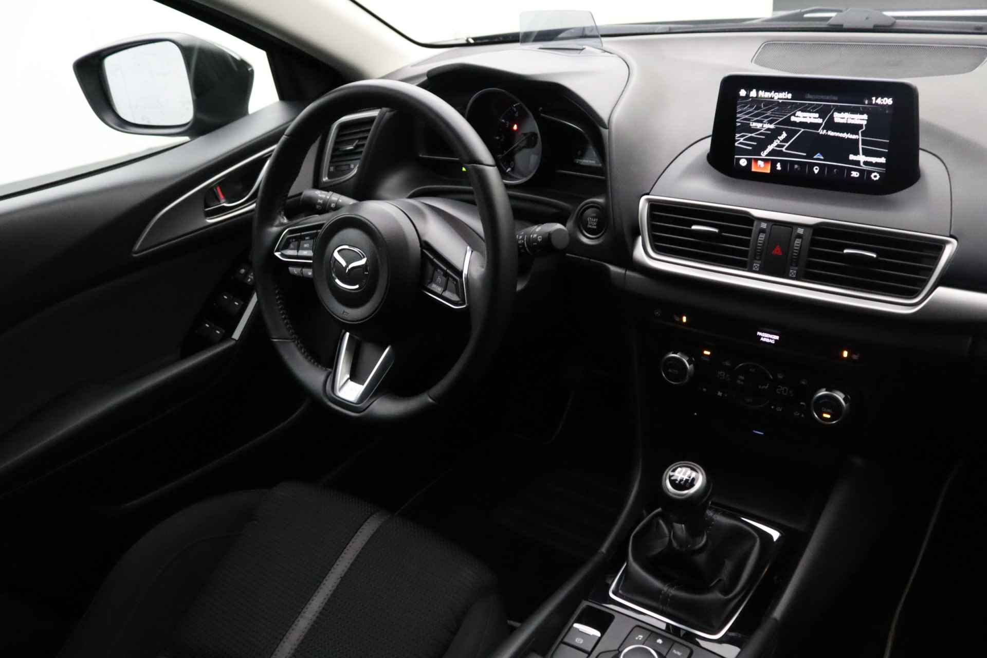 Mazda 3 2.0 SkyActiv-G 120 TS+ | Camera | Parkeersensoren | Climate control | Verwarmde stoelen en stuurwiel | LED - 13/30