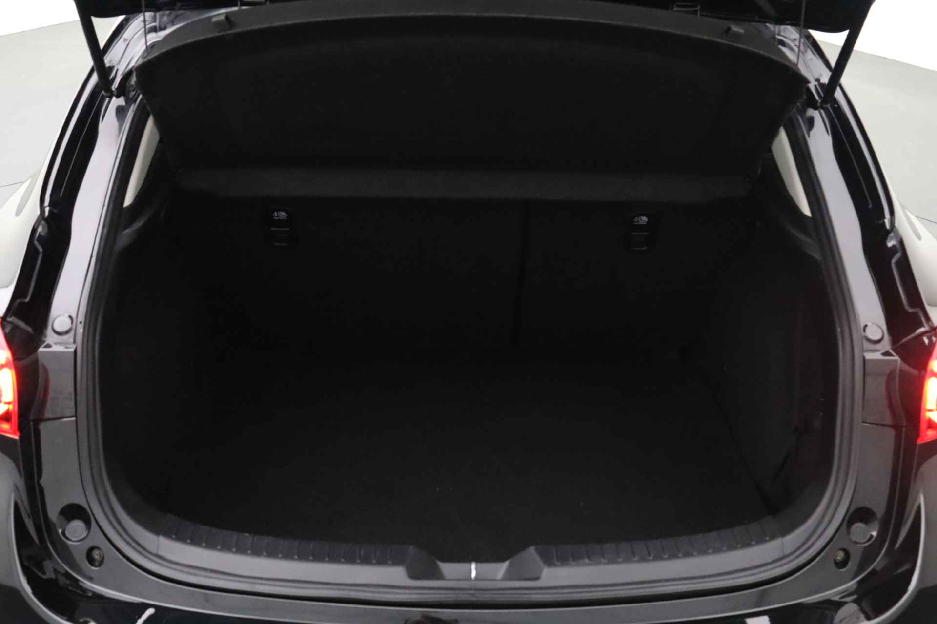 Mazda 3 2.0 SkyActiv-G 120 TS+ | Camera | Parkeersensoren | Climate control | Verwarmde stoelen en stuurwiel | LED - 15/30