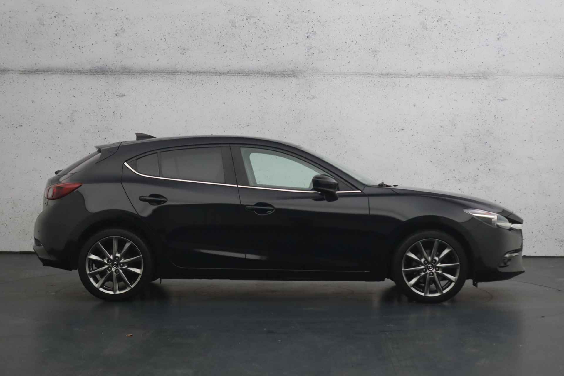 Mazda 3 2.0 SkyActiv-G 120 TS+ | Camera | Parkeersensoren | Climate control | Verwarmde stoelen en stuurwiel | LED - 23/30