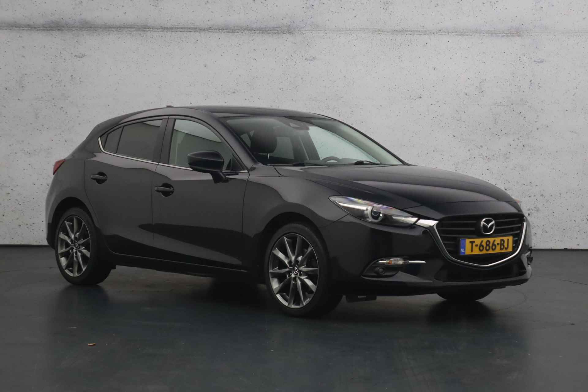 Mazda 3 2.0 SkyActiv-G 120 TS+ | Camera | Parkeersensoren | Climate control | Verwarmde stoelen en stuurwiel | LED - 24/30