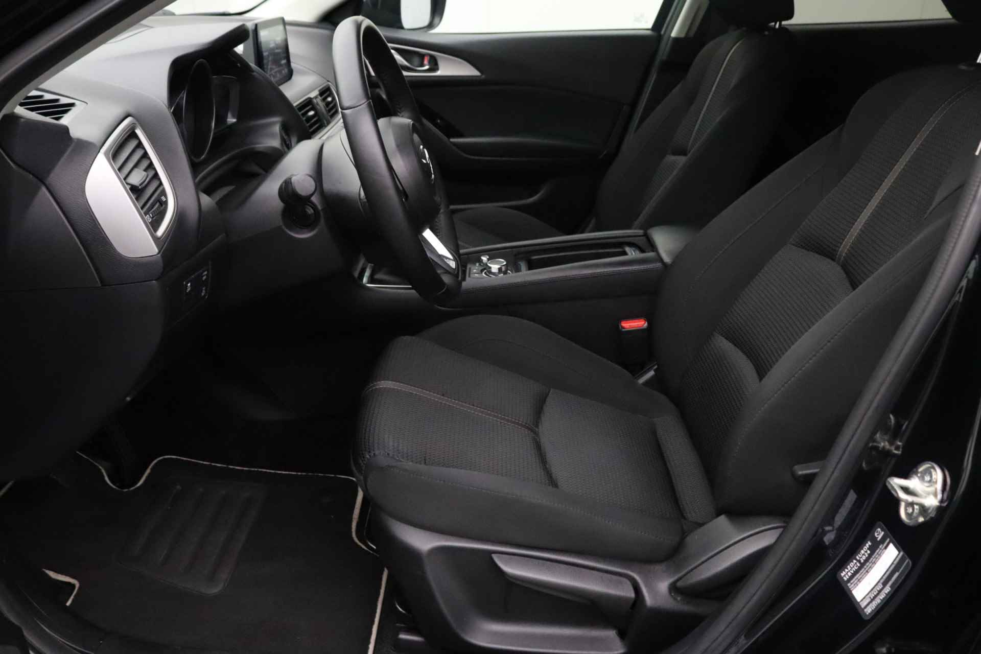 Mazda 3 2.0 SkyActiv-G 120 TS+ | Camera | Parkeersensoren | Climate control | Verwarmde stoelen en stuurwiel | LED - 26/30