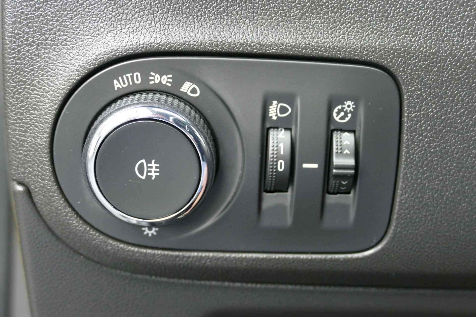 Opel Crossland 1.2 130Pk Ultimate Clima, Stoel&StuurVerw, Navi, Camera, Led Koplampen, 17"LMV - 34/40