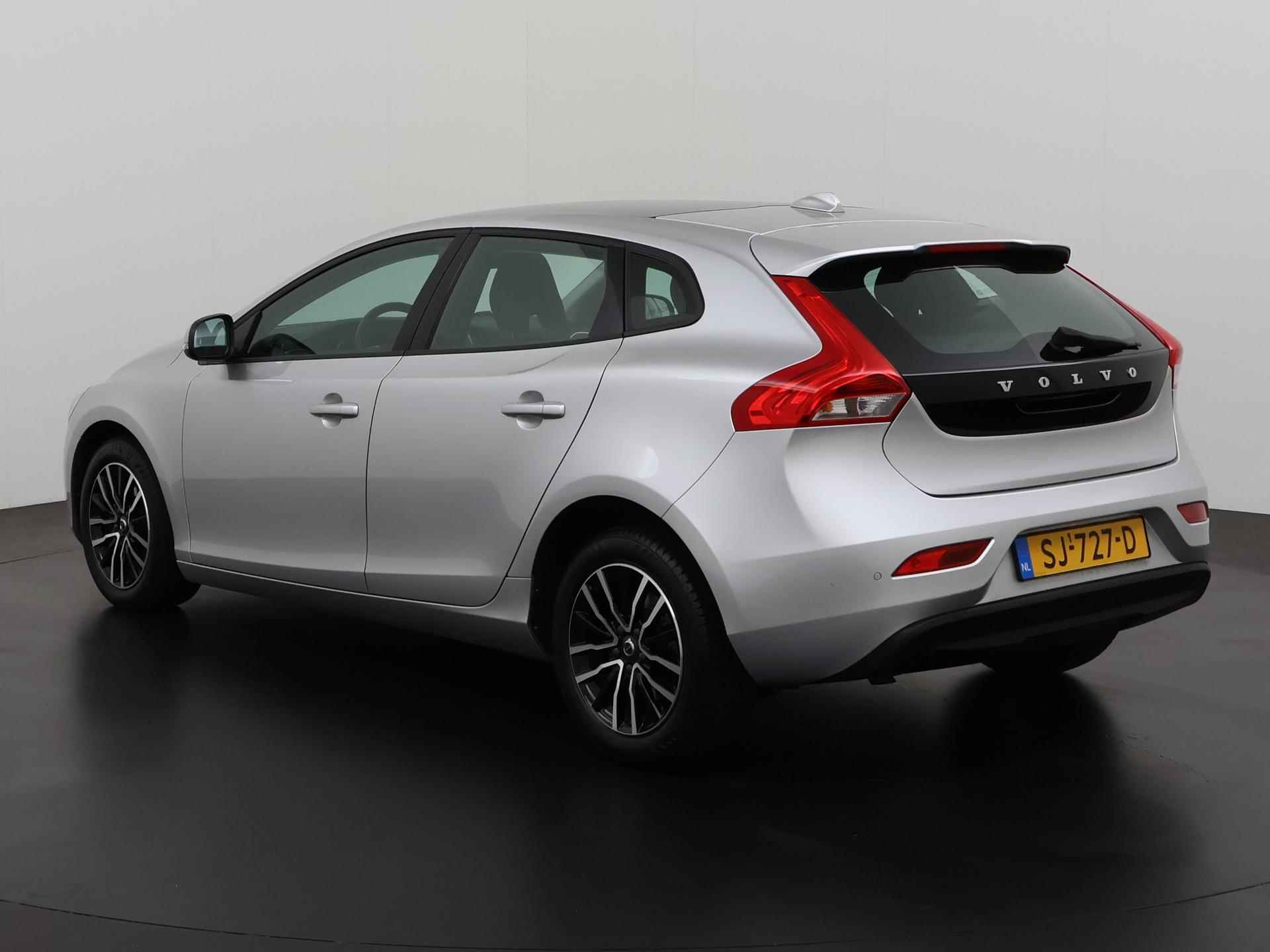 Volvo V40 1.5 T2 Nordic+ | Panoramadak | Navigatie | ACC | Zondag Open! - 6/33