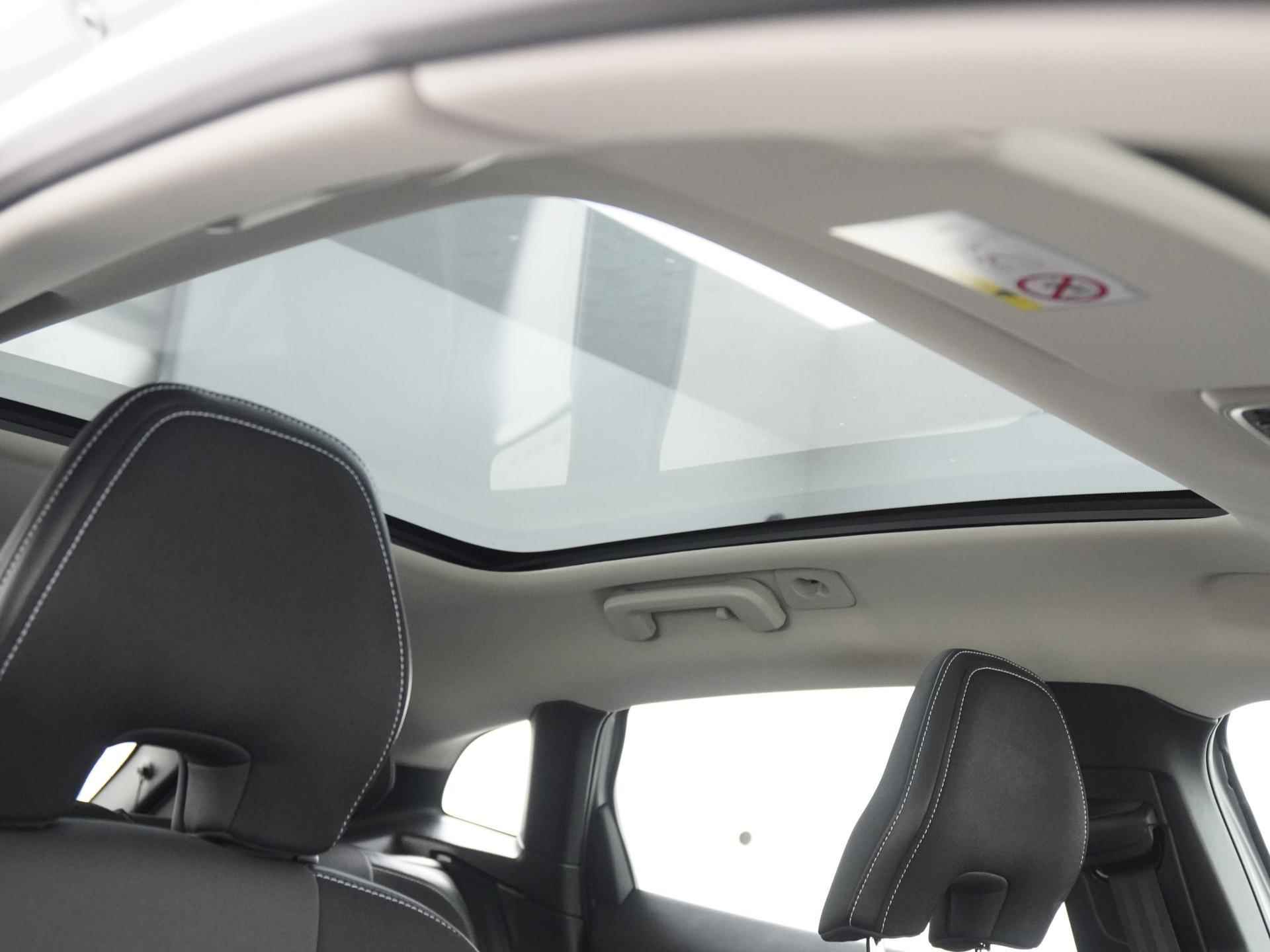 Volvo V40 1.5 T2 Nordic+ | Panoramadak | Navigatie | ACC | Zondag Open! - 24/33