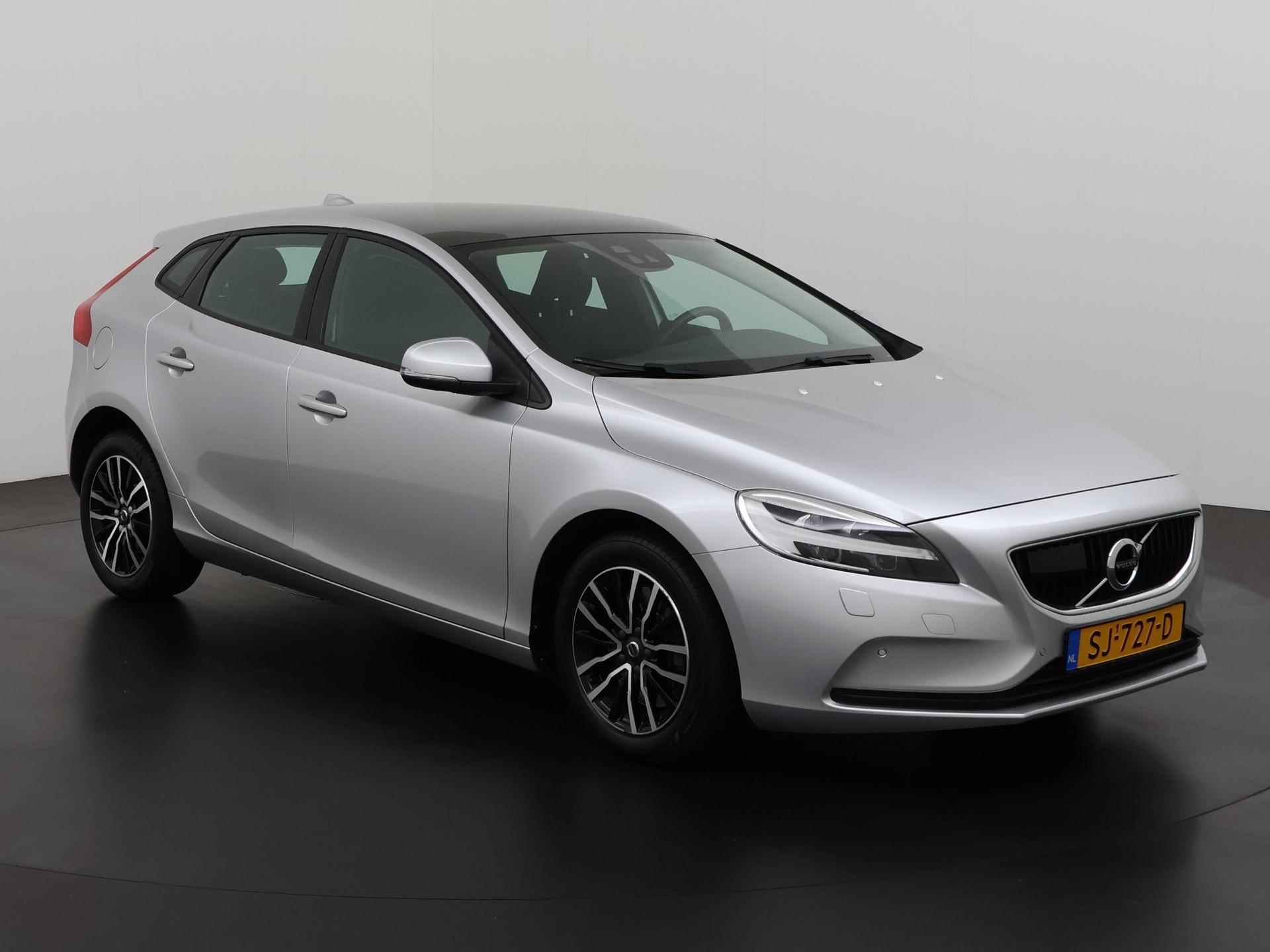 Volvo V40 1.5 T2 Nordic+ | Panoramadak | Navigatie | ACC | Zondag Open! - 26/33