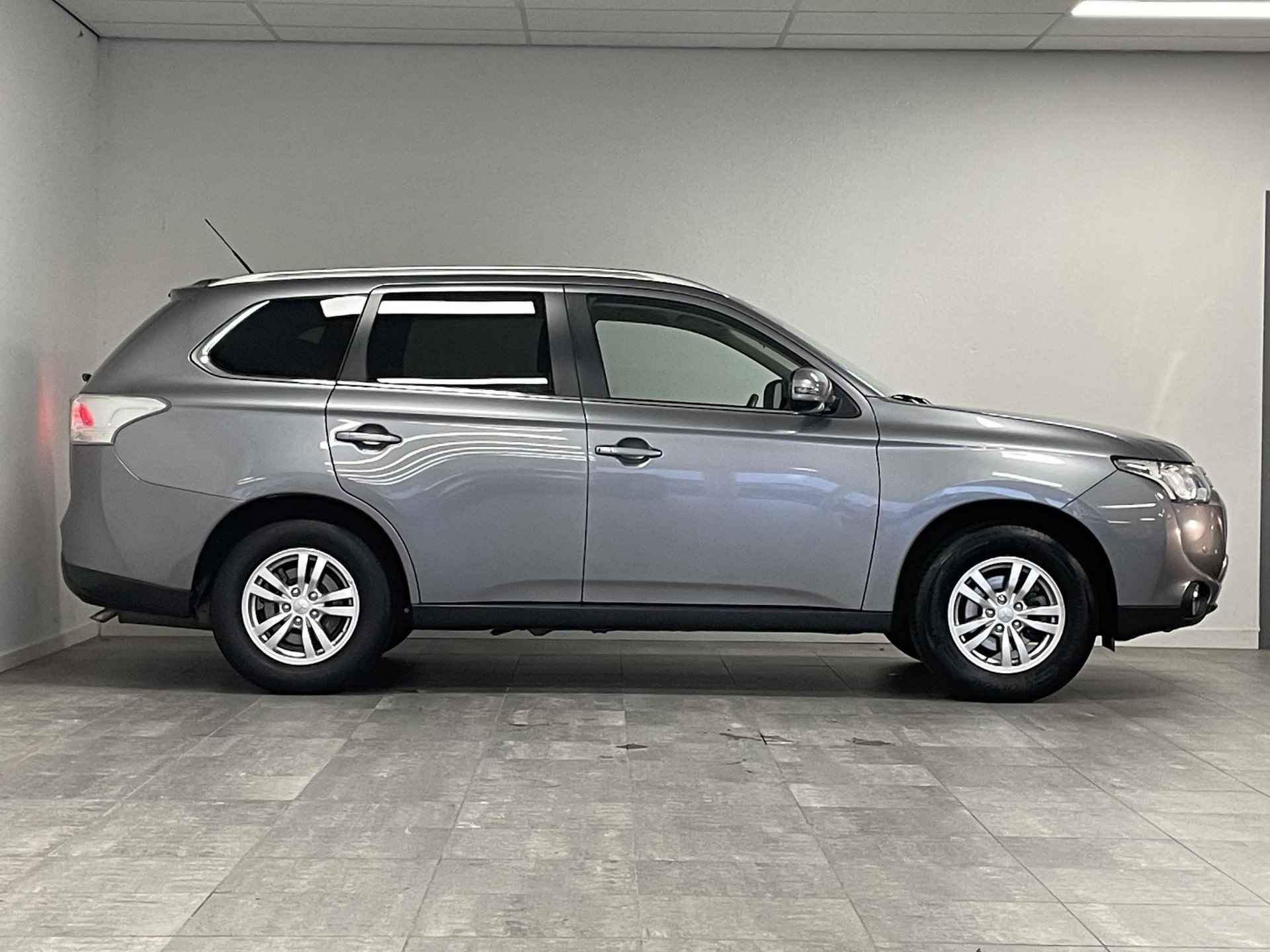 Mitsubishi Outlander 2.0 CVT Business Edition Automaat | 7 persoons | Navigatie - 14/26