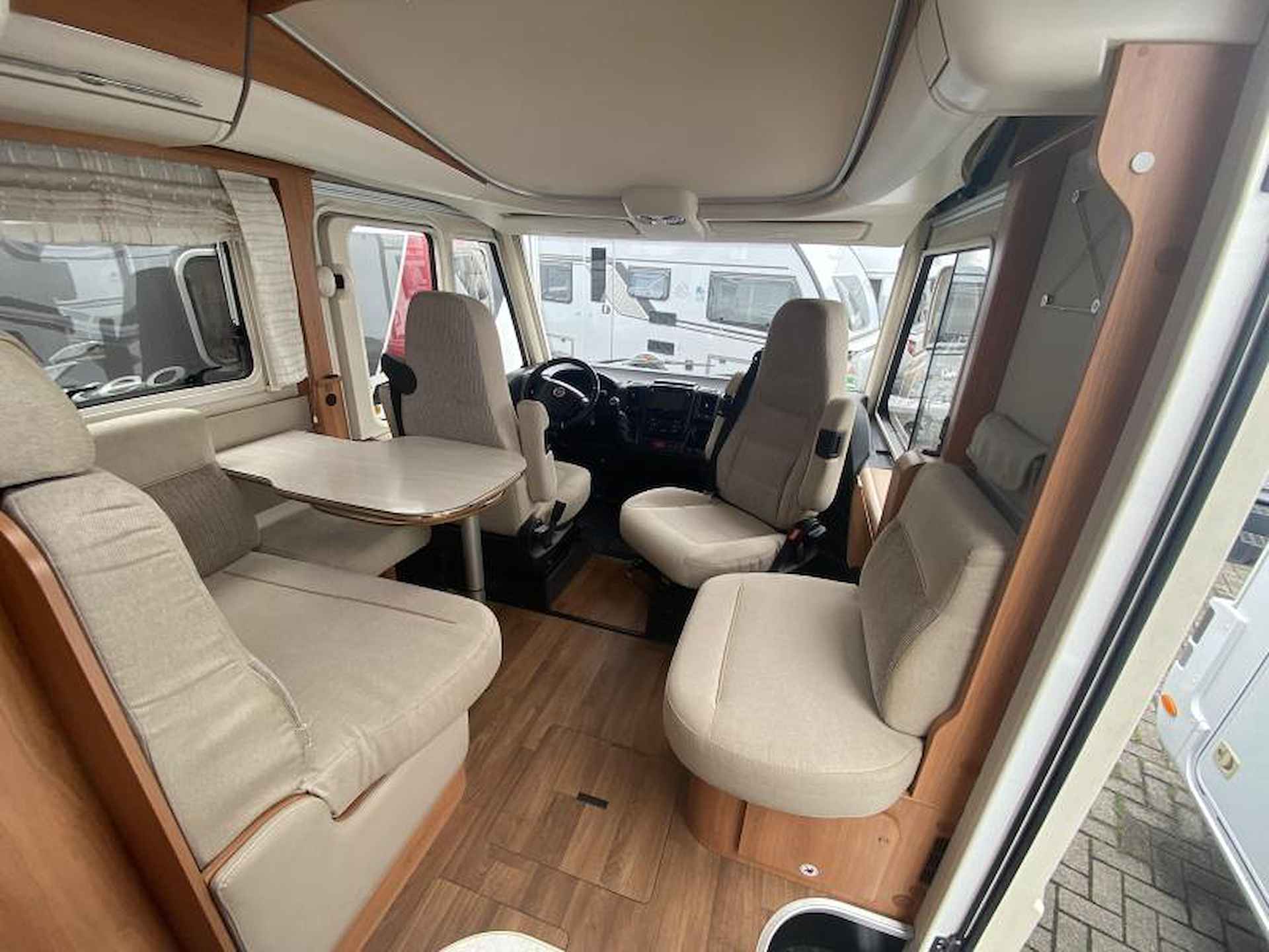 Hymer B-DL 444 ruime indeling - 13/14