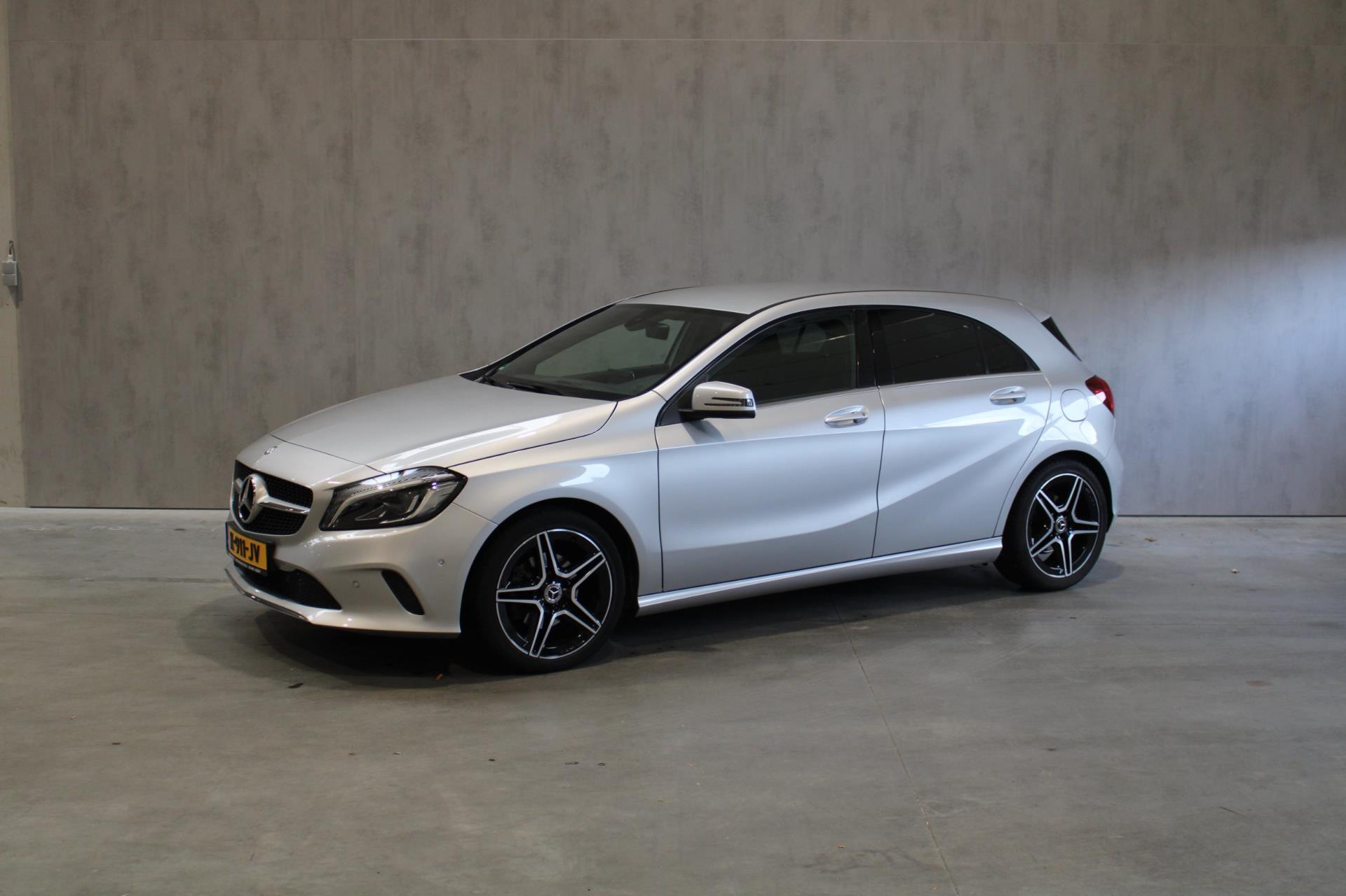 Mercedes-Benz A-klasse 180 Ambition Navigatie/Cruise/PDC 12 maanden bovag