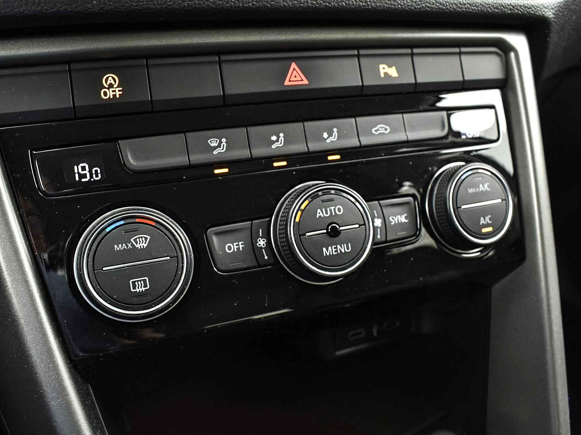 Volkswagen T-Roc 1.0 Tsi 110pk Style Business | ACC | Climatronic | Navi | P-Sensoren | Camera | Elek. Achterklep | 18'' Inch | Garantie t/m 31-12-2025 of 100.000km - 29/30