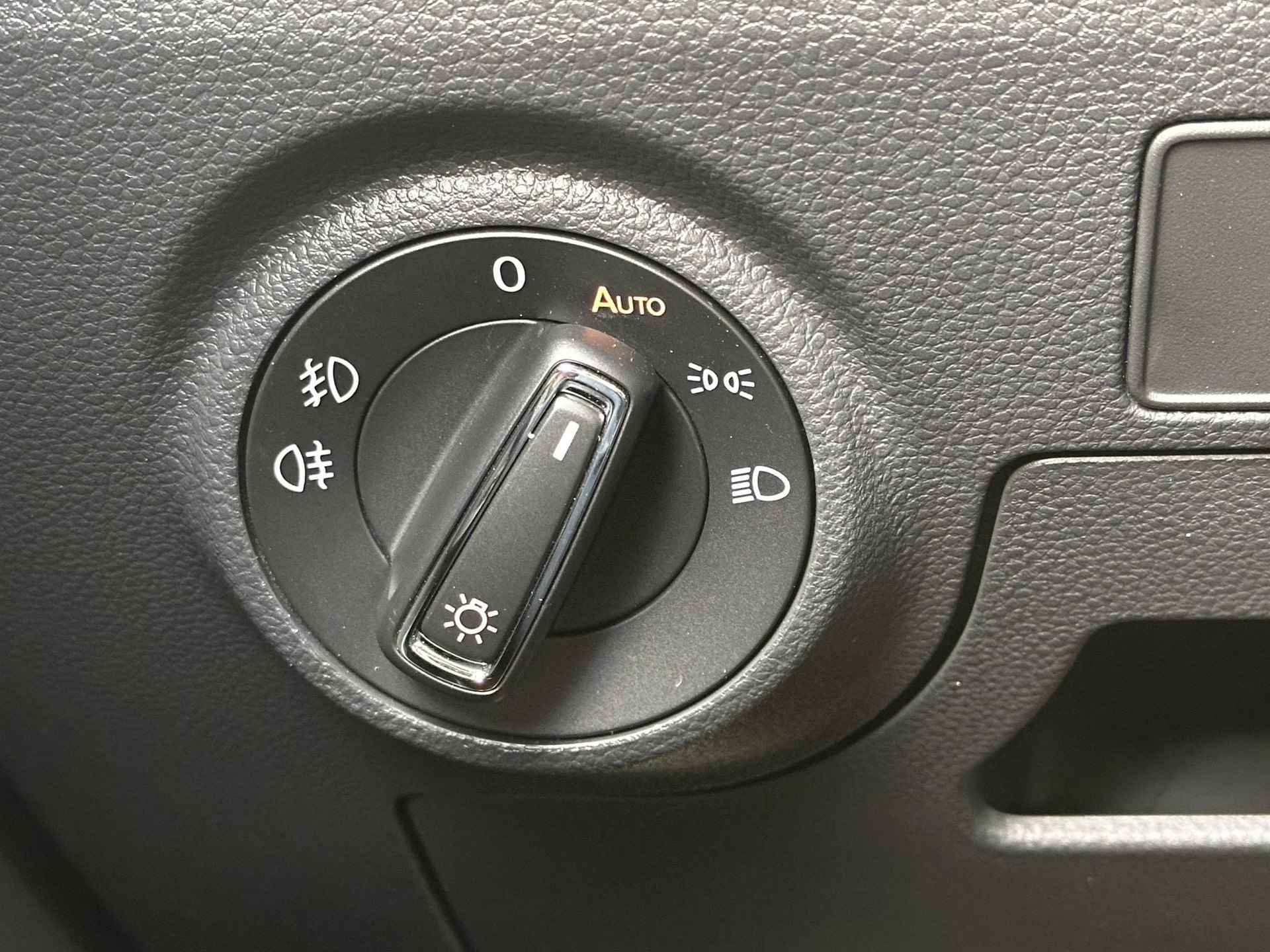SEAT Arona 1.5 TSI EVO FR / 1e Eigenaar / Stoelverwarming / Dodehoekdetectie / Parkeer assistent / Navigatie / Achteruitrijcamera / Parkeersensoren voor en achter / Apple CarPlay/Android auto / - 28/35