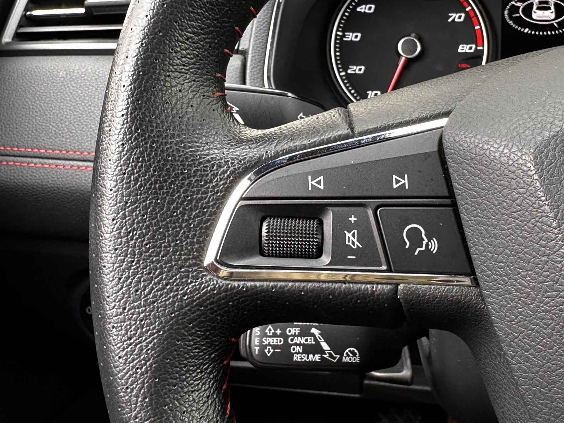 SEAT Arona 1.5 TSI EVO FR / 1e Eigenaar / Stoelverwarming / Dodehoekdetectie / Parkeer assistent / Navigatie / Achteruitrijcamera / Parkeersensoren voor en achter / Apple CarPlay/Android auto / - 30/35