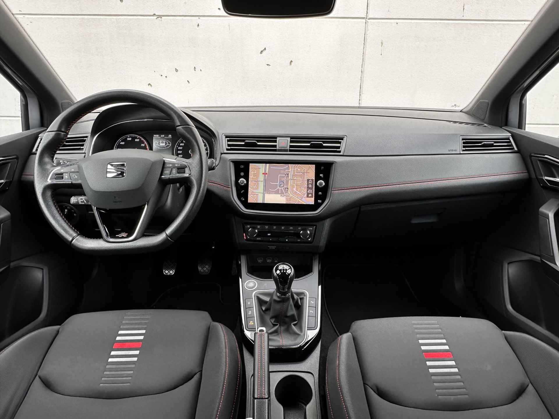 SEAT Arona 1.5 TSI EVO FR / 1e Eigenaar / Stoelverwarming / Dodehoekdetectie / Parkeer assistent / Navigatie / Achteruitrijcamera / Parkeersensoren voor en achter / Apple CarPlay/Android auto / - 2/35