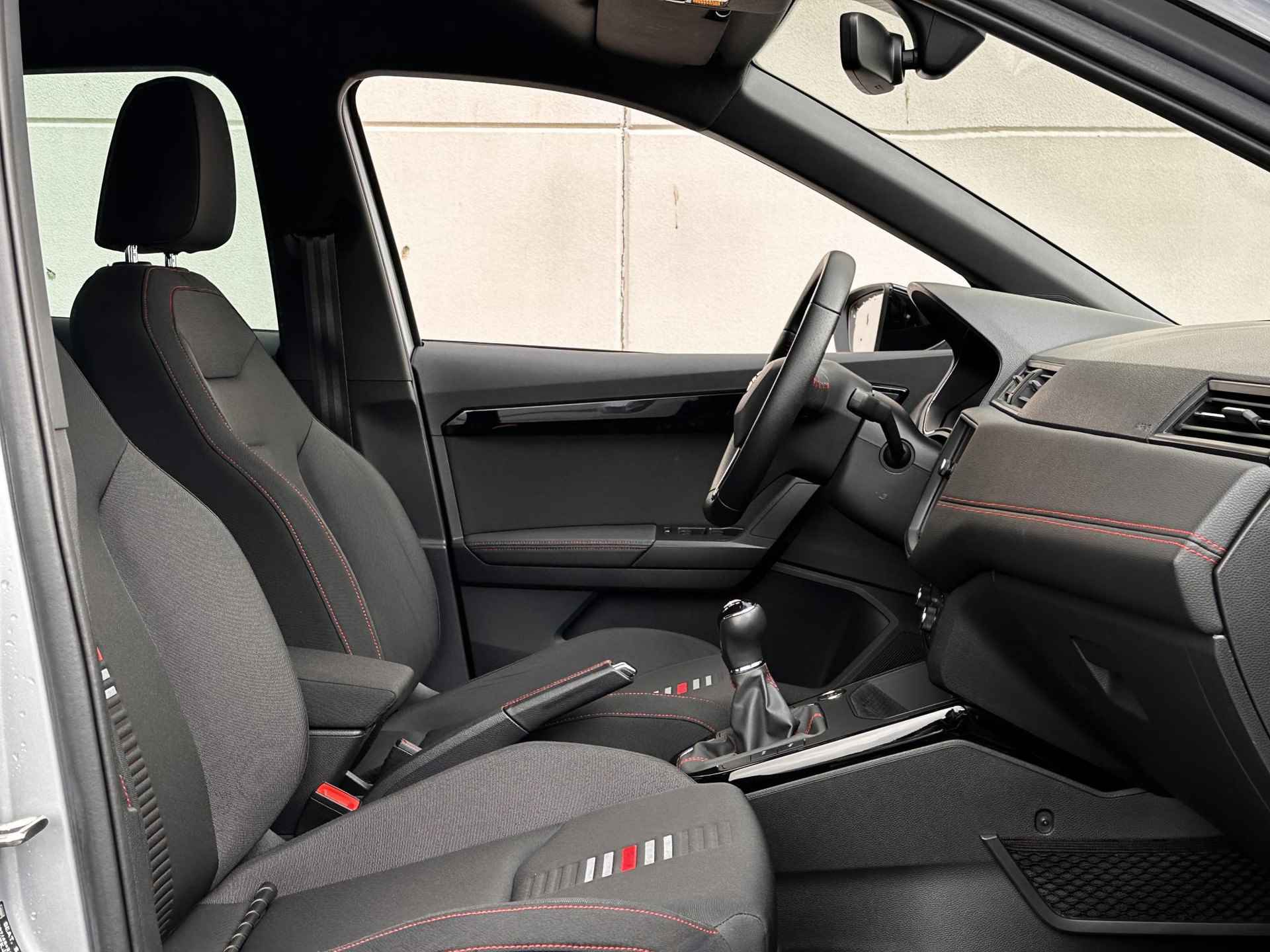 SEAT Arona 1.5 TSI EVO FR / 1e Eigenaar / Stoelverwarming / Dodehoekdetectie / Parkeer assistent / Navigatie / Achteruitrijcamera / Parkeersensoren voor en achter / Apple CarPlay/Android auto / - 7/35