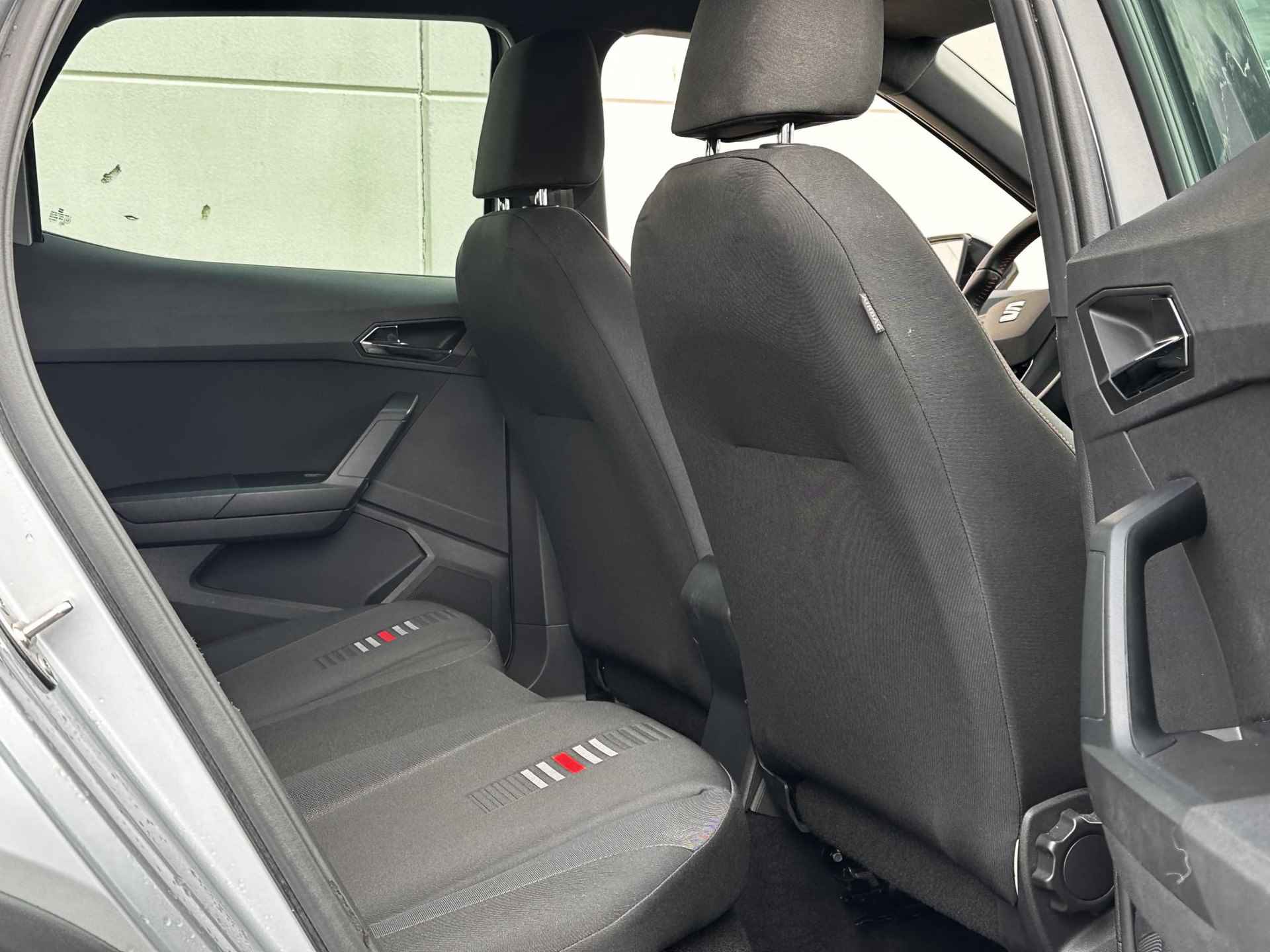 SEAT Arona 1.5 TSI EVO FR / 1e Eigenaar / Stoelverwarming / Dodehoekdetectie / Parkeer assistent / Navigatie / Achteruitrijcamera / Parkeersensoren voor en achter / Apple CarPlay/Android auto / - 8/35